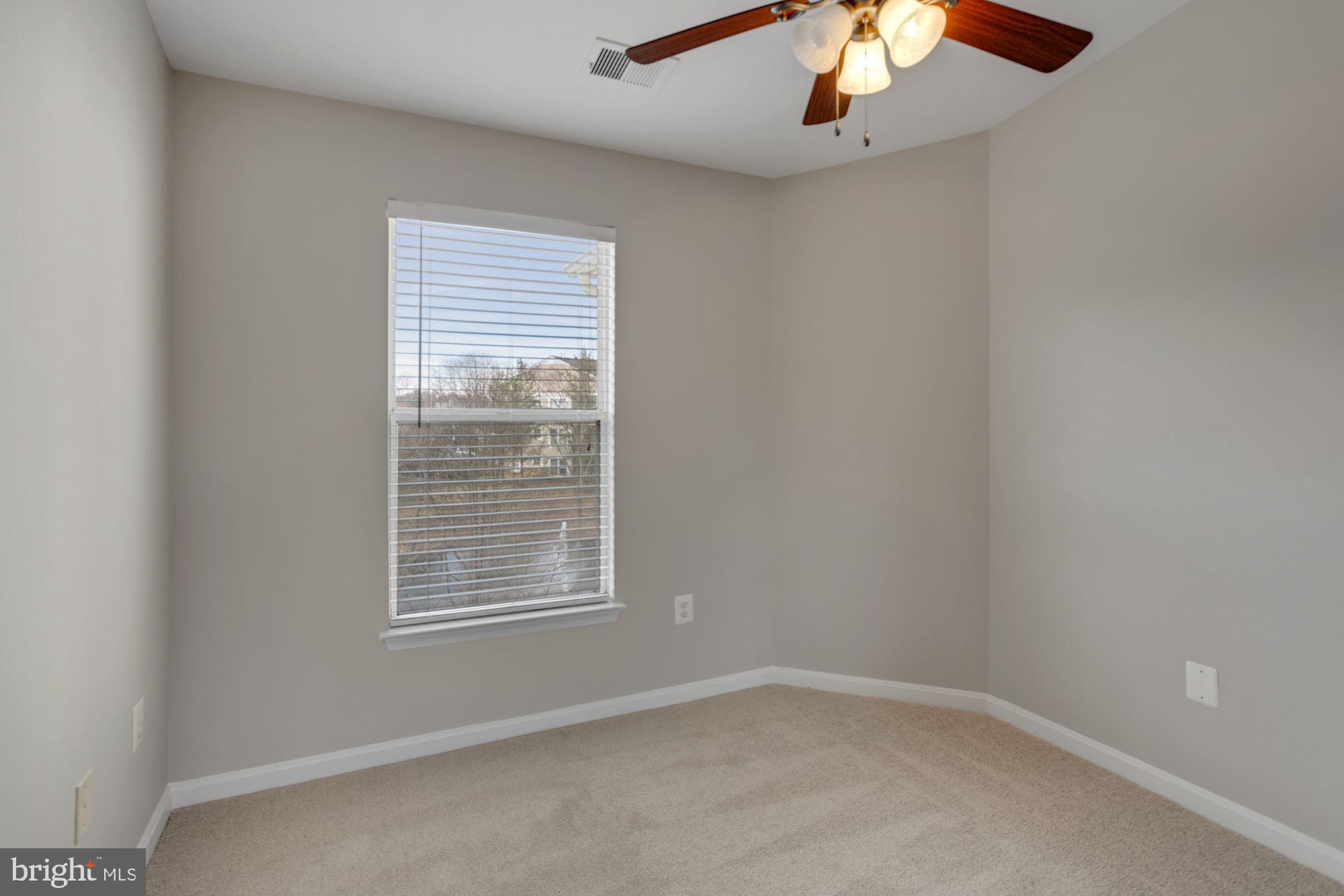 LAKESHORE CONDO - Residential