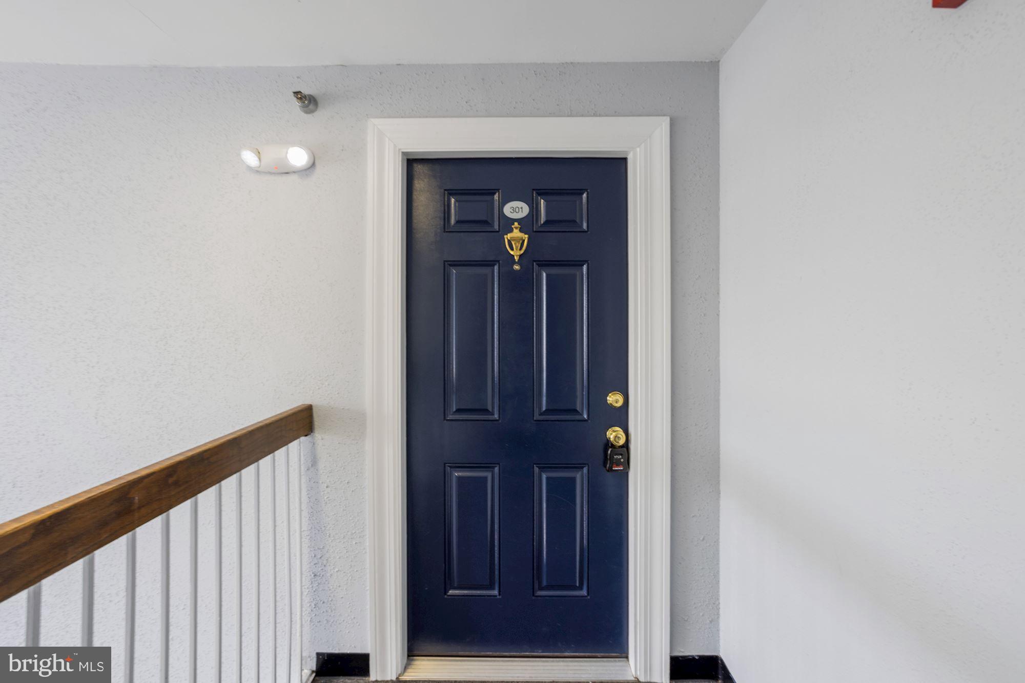 LAKESHORE CONDO - Residential