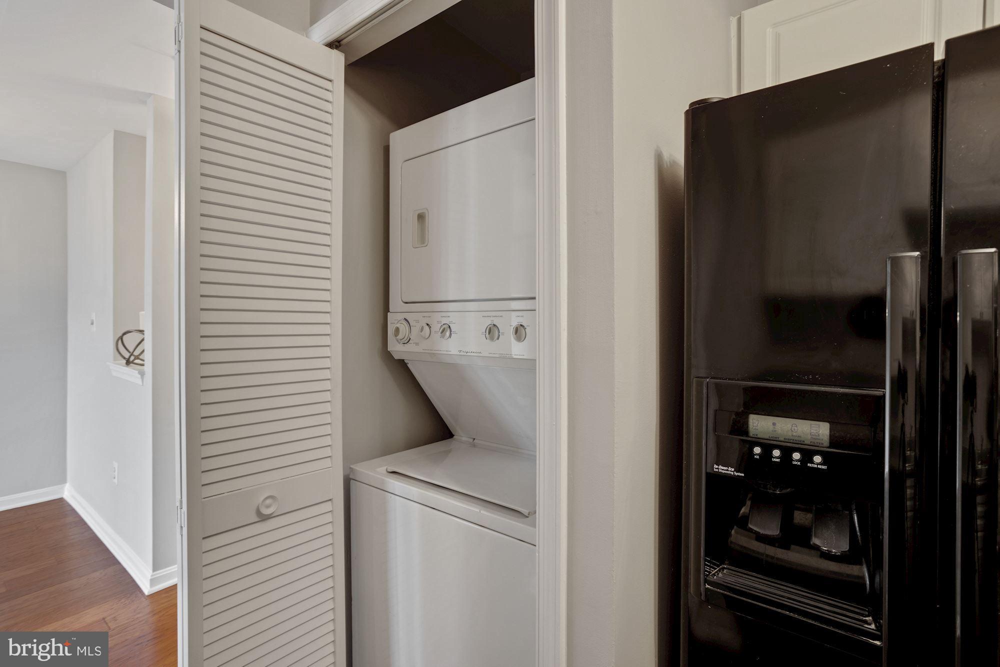 LAKESHORE CONDO - Residential