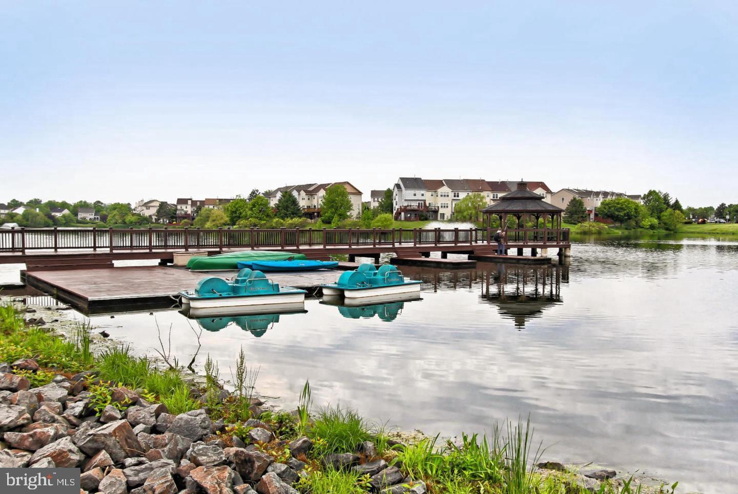 LAKESHORE CONDO - Residential