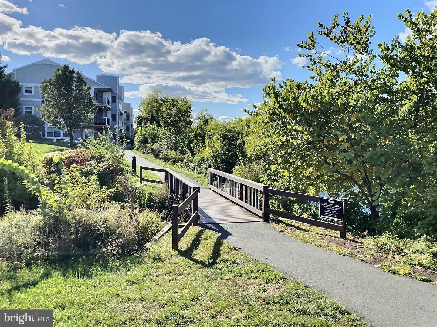 LAKESHORE CONDO - Residential