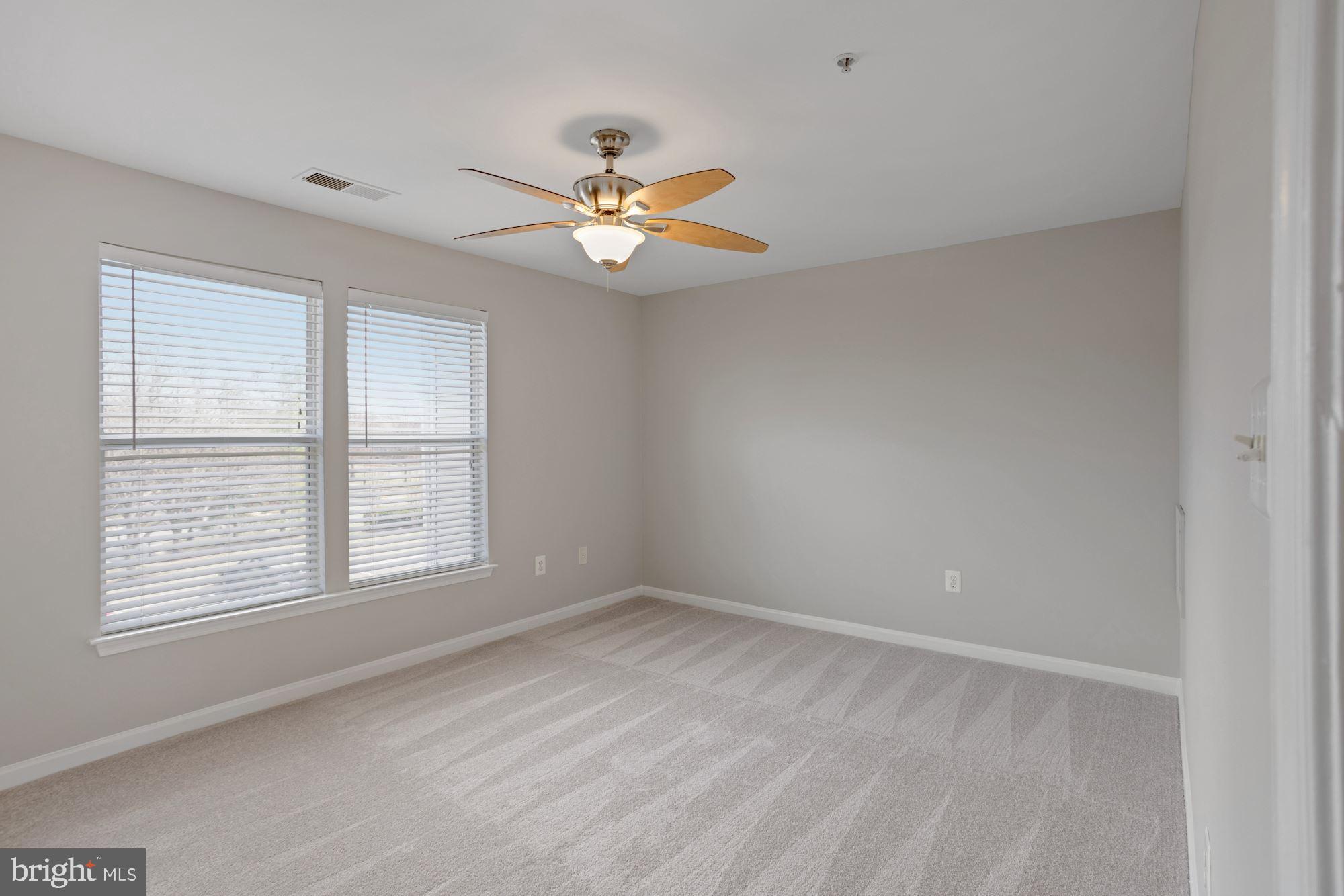 LAKESHORE CONDO - Residential