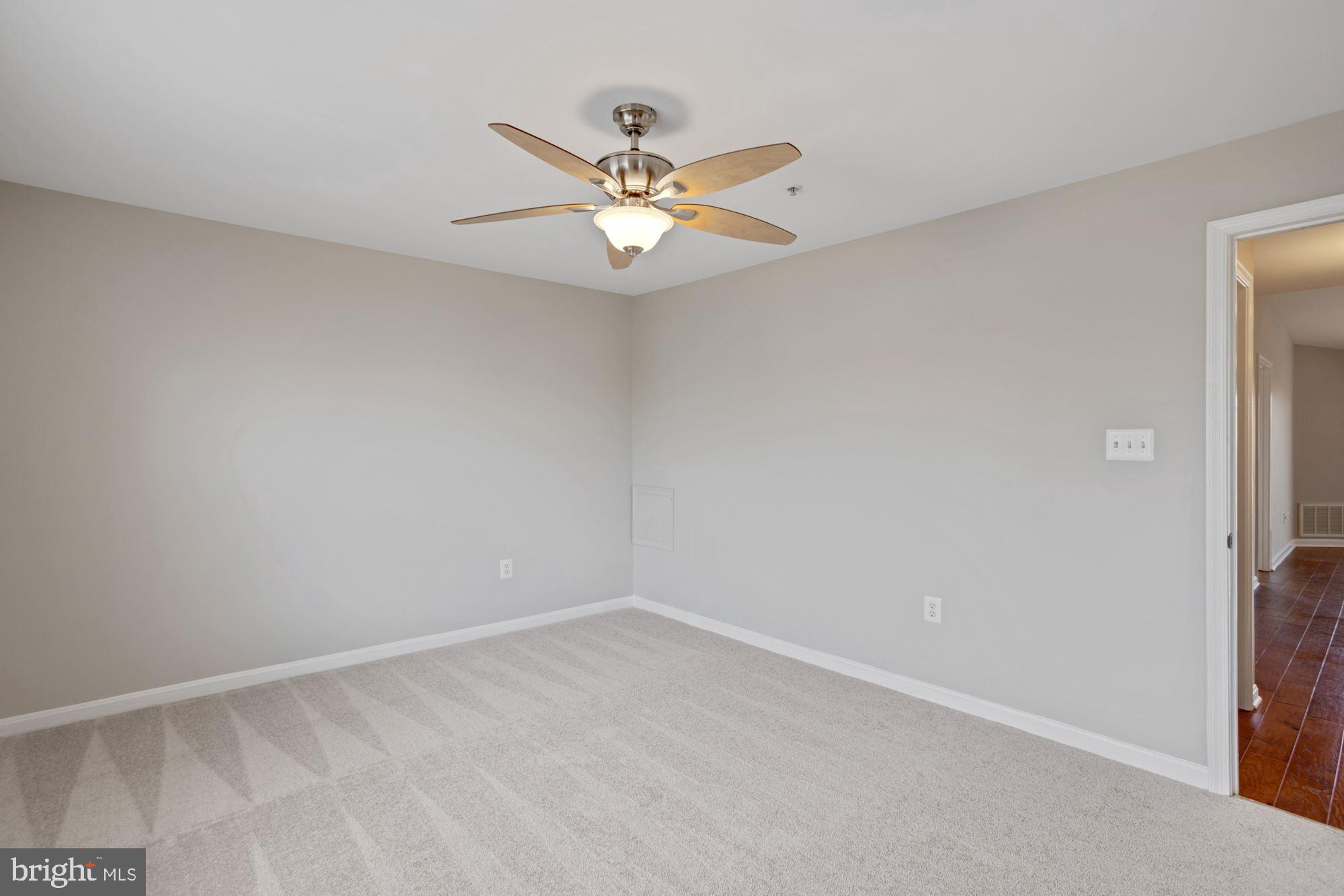 LAKESHORE CONDO - Residential