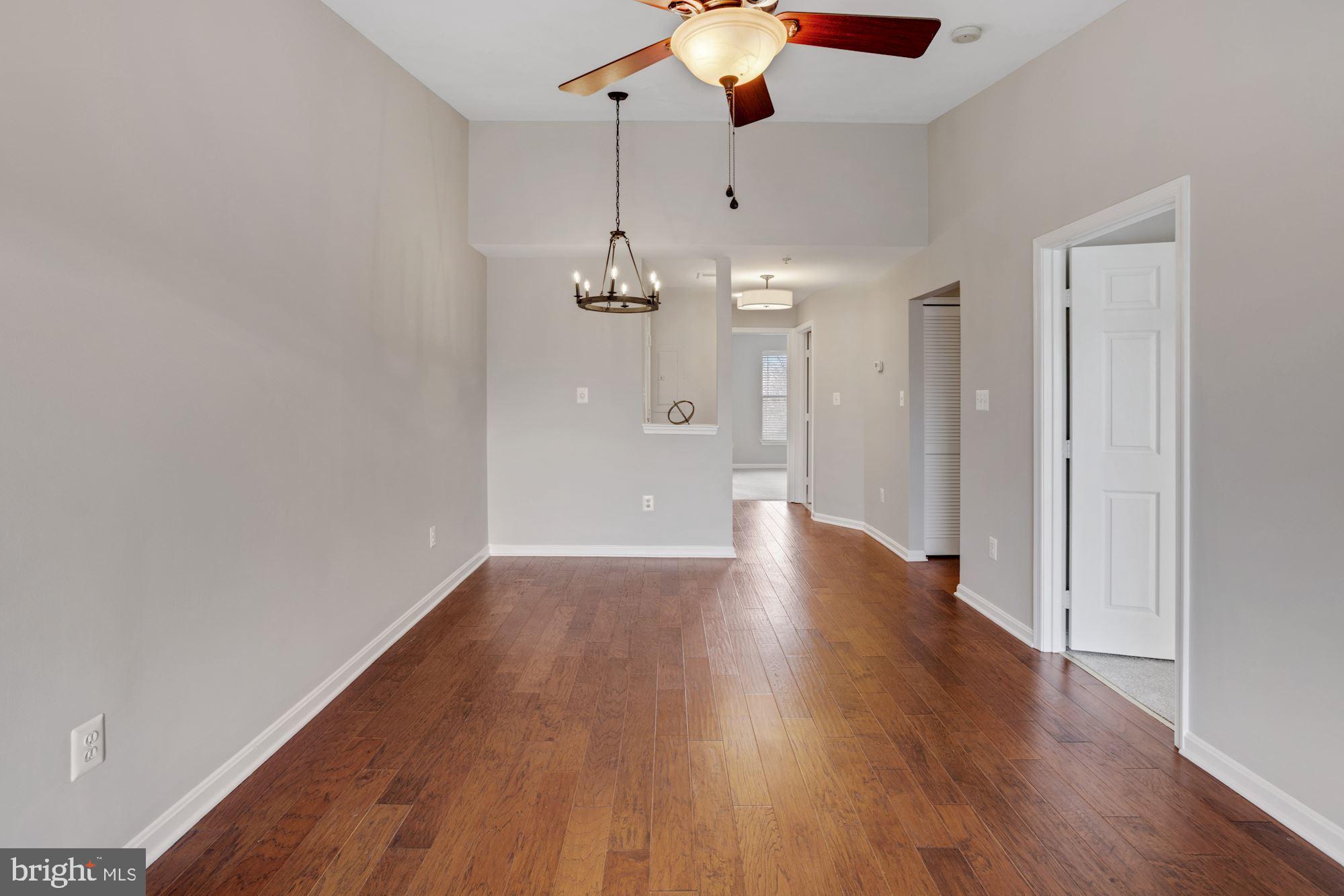 LAKESHORE CONDO - Residential