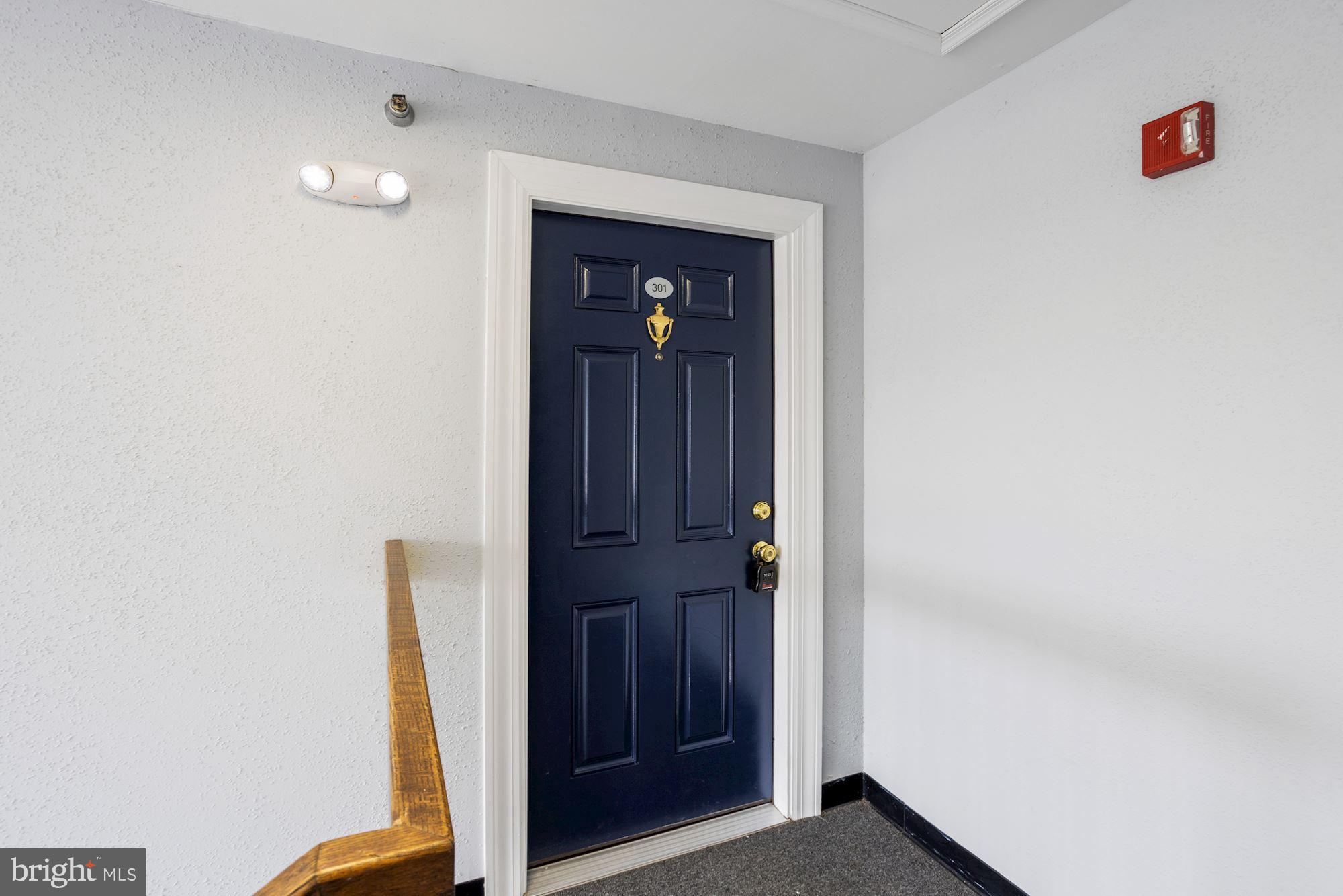 LAKESHORE CONDO - Residential