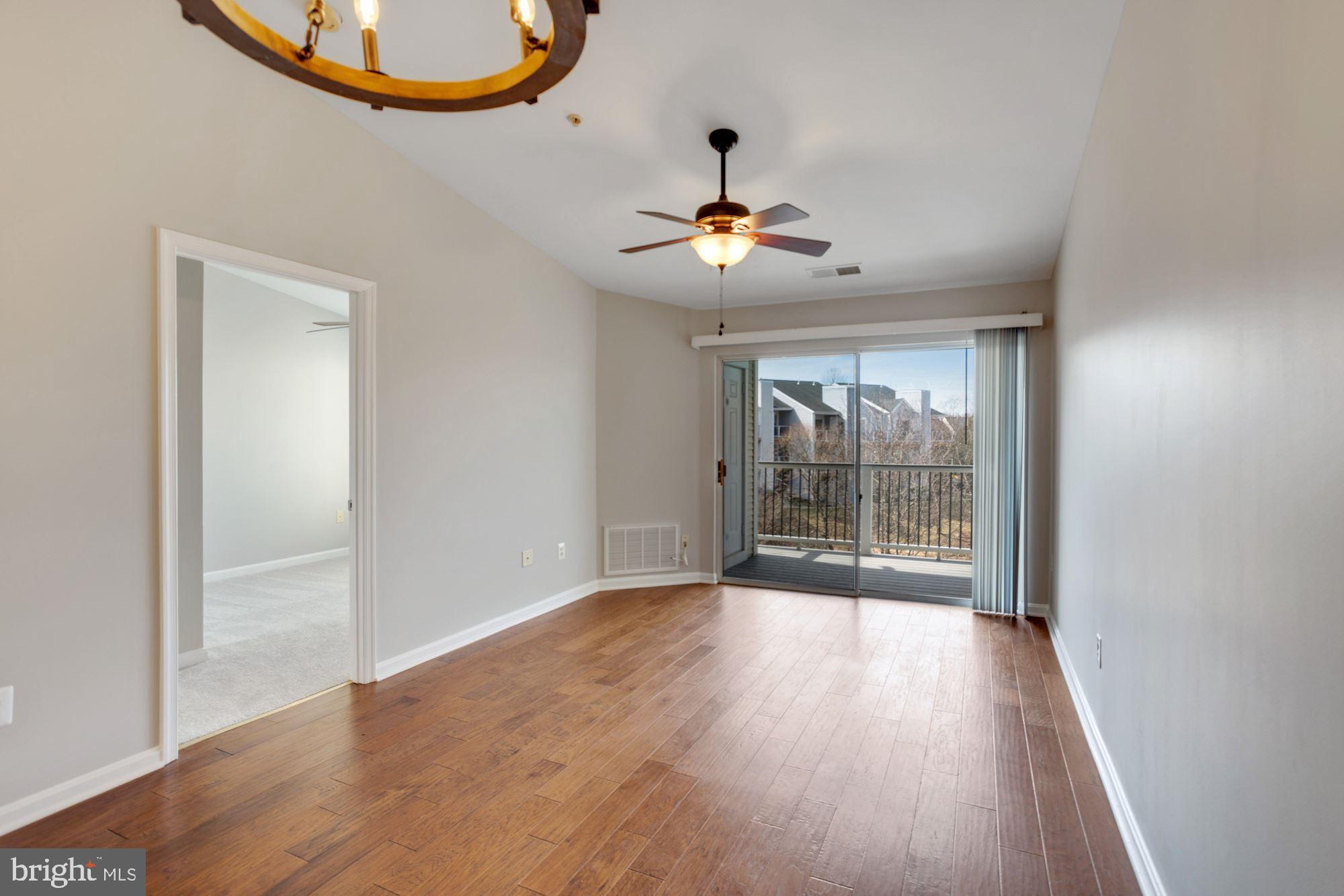 LAKESHORE CONDO - Residential