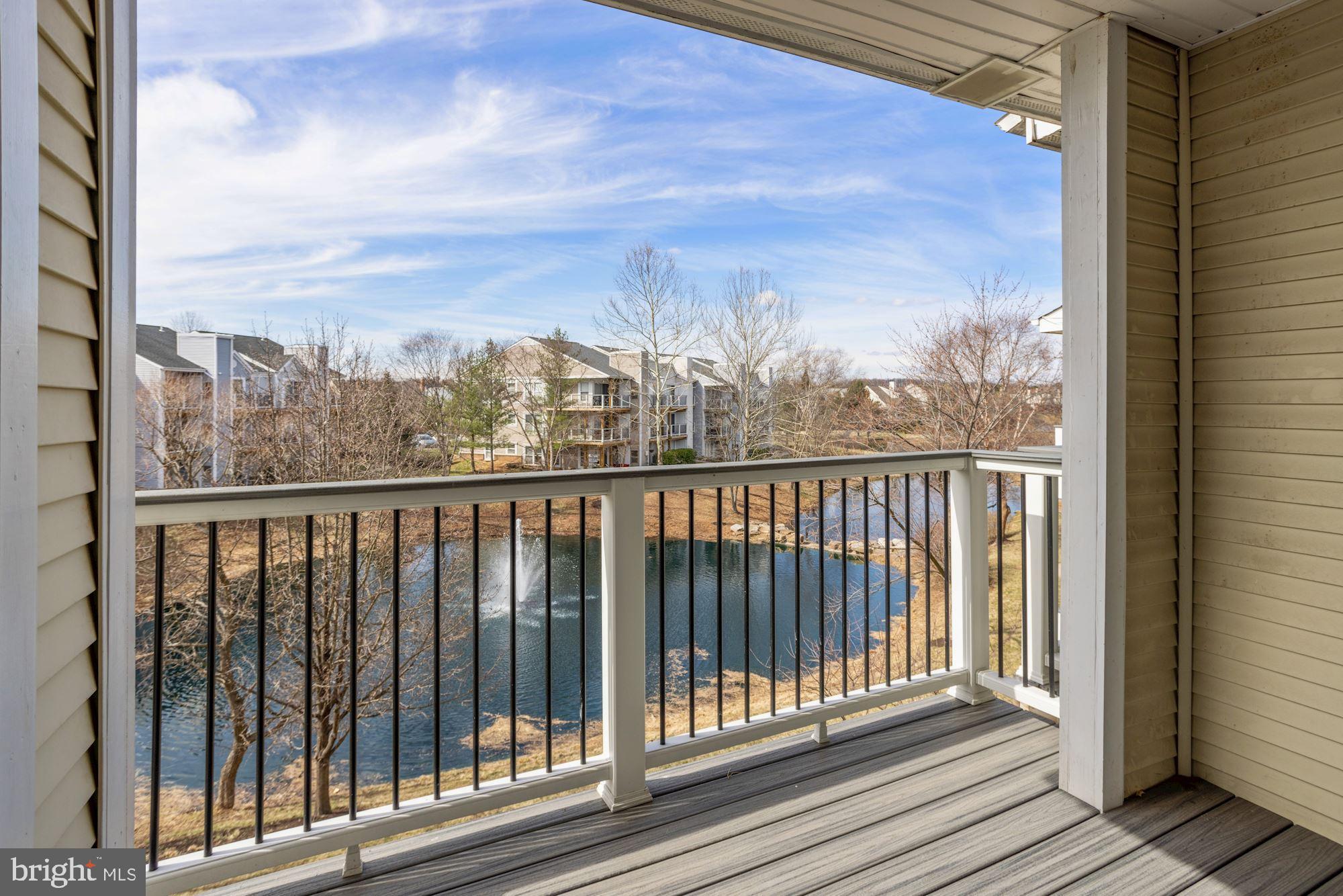 LAKESHORE CONDO - Residential