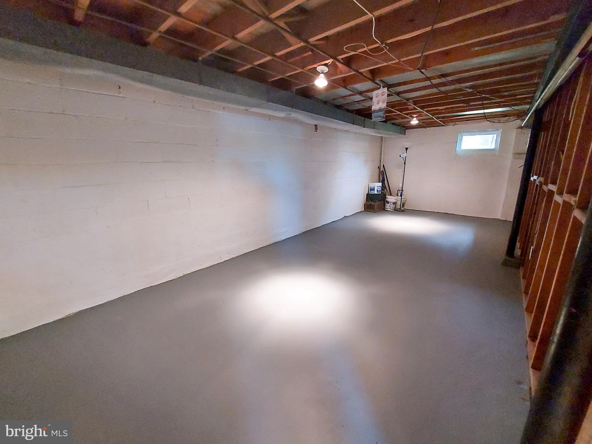 CALVERTON - Residential Lease