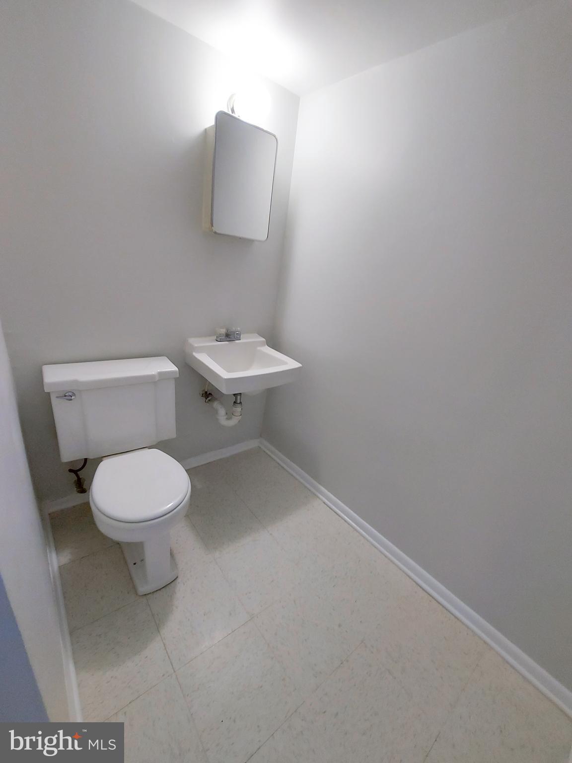 CALVERTON - Residential Lease