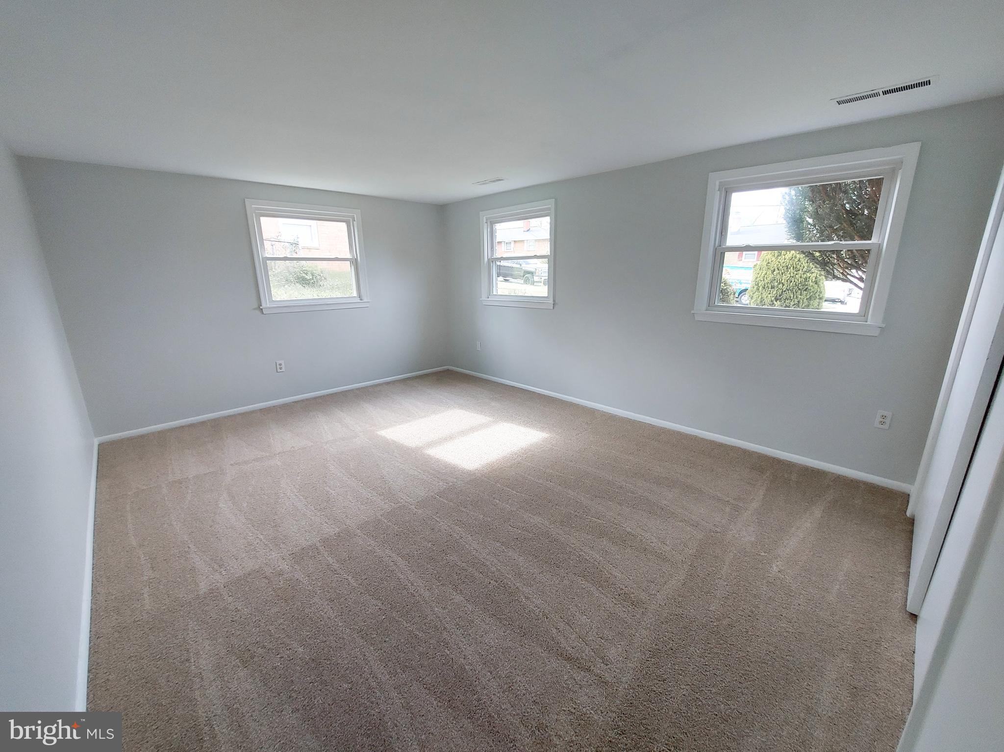 CALVERTON - Residential Lease