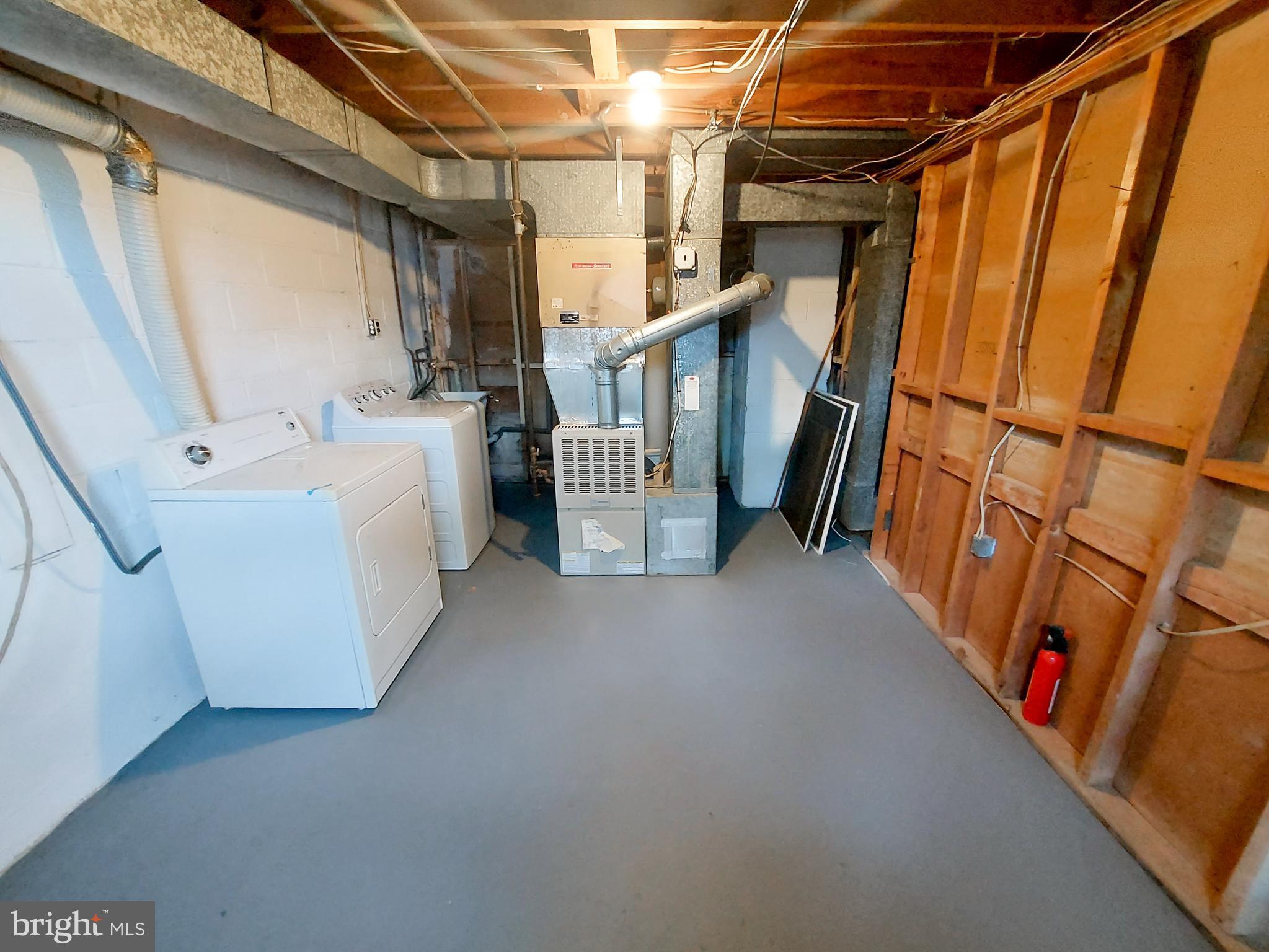 CALVERTON - Residential Lease