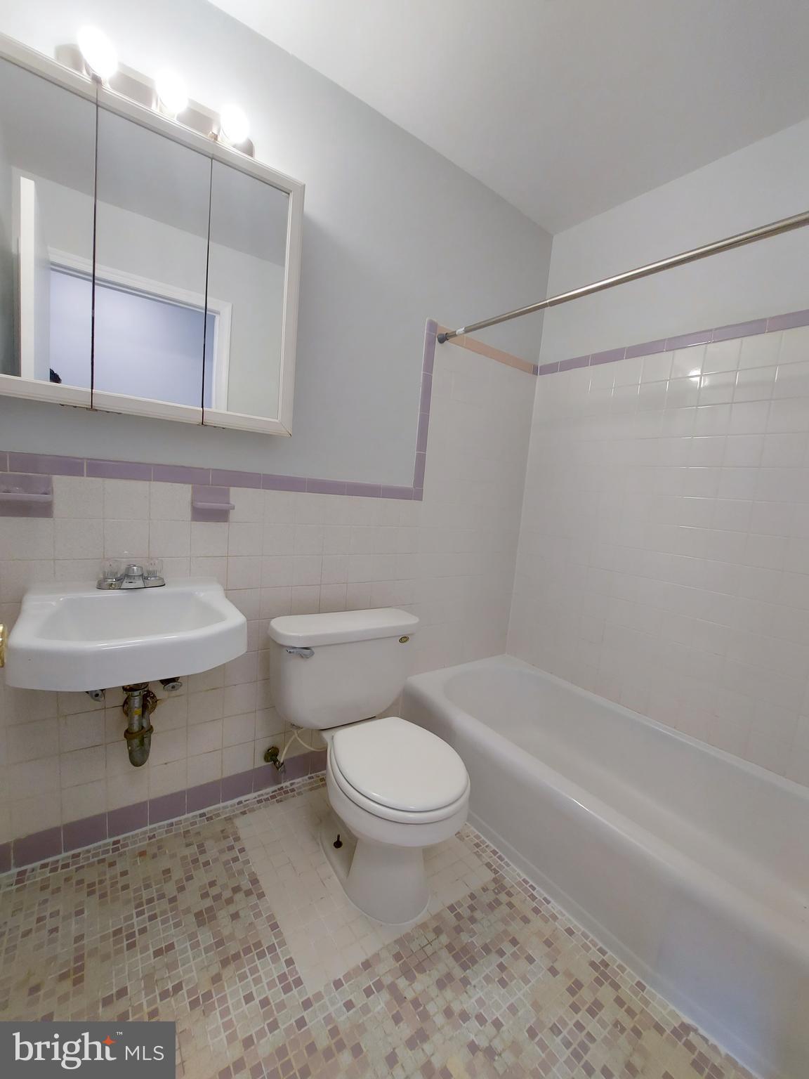 CALVERTON - Residential Lease