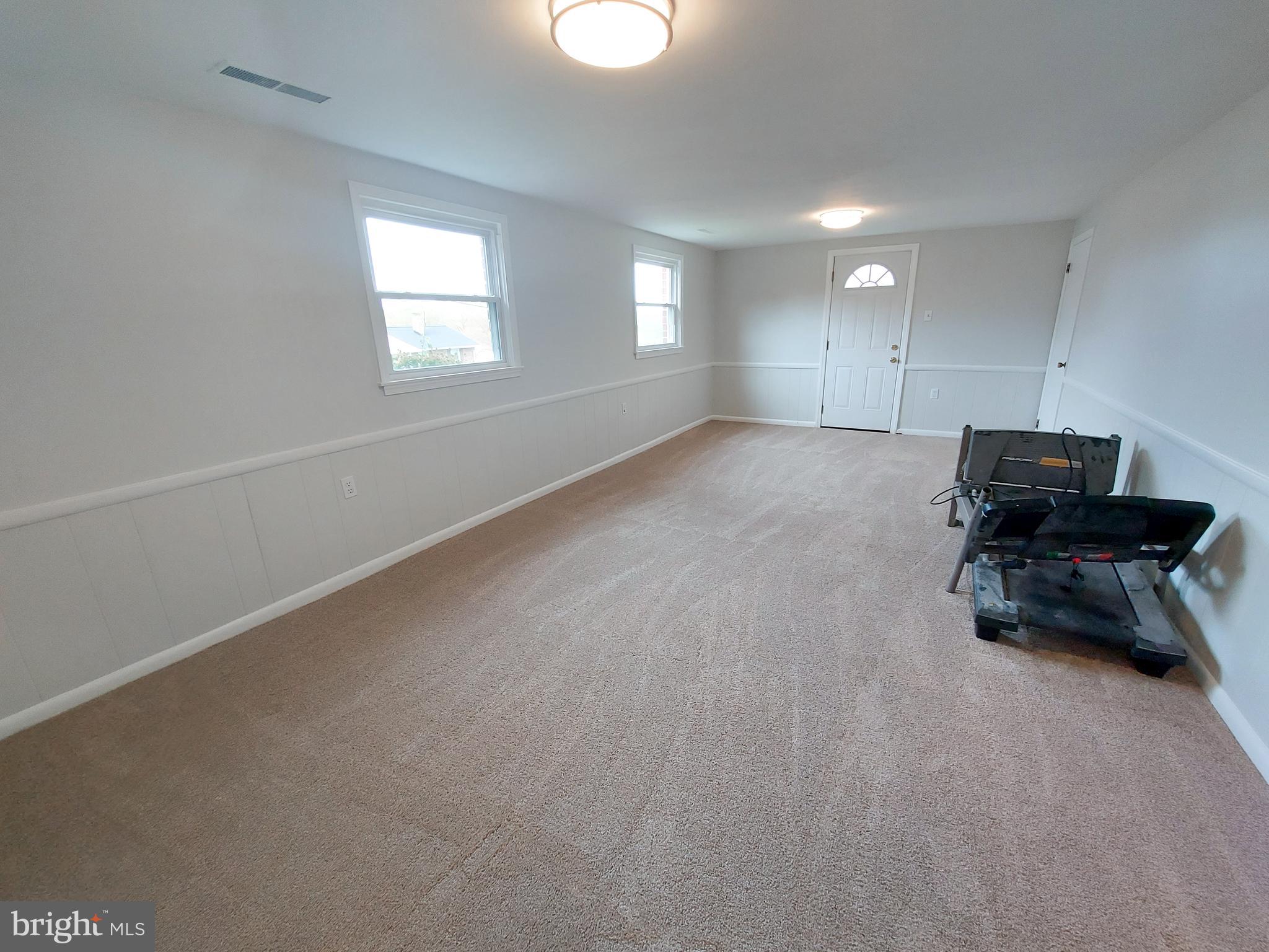 CALVERTON - Residential Lease