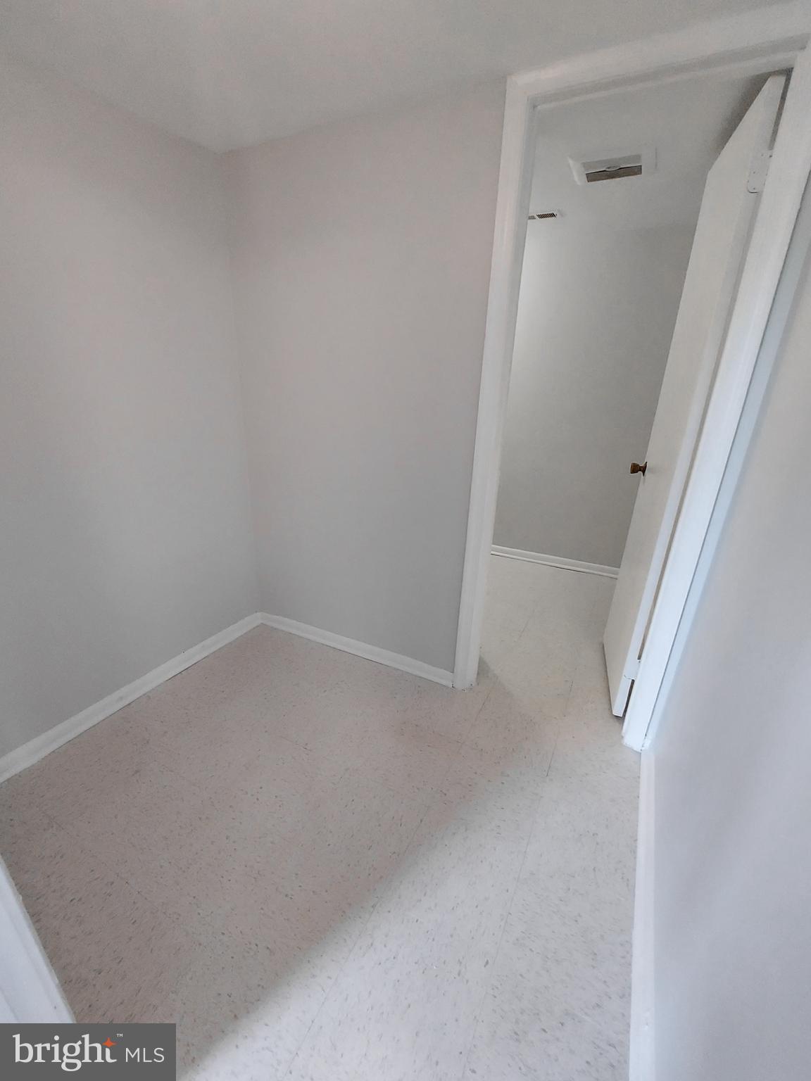 CALVERTON - Residential Lease