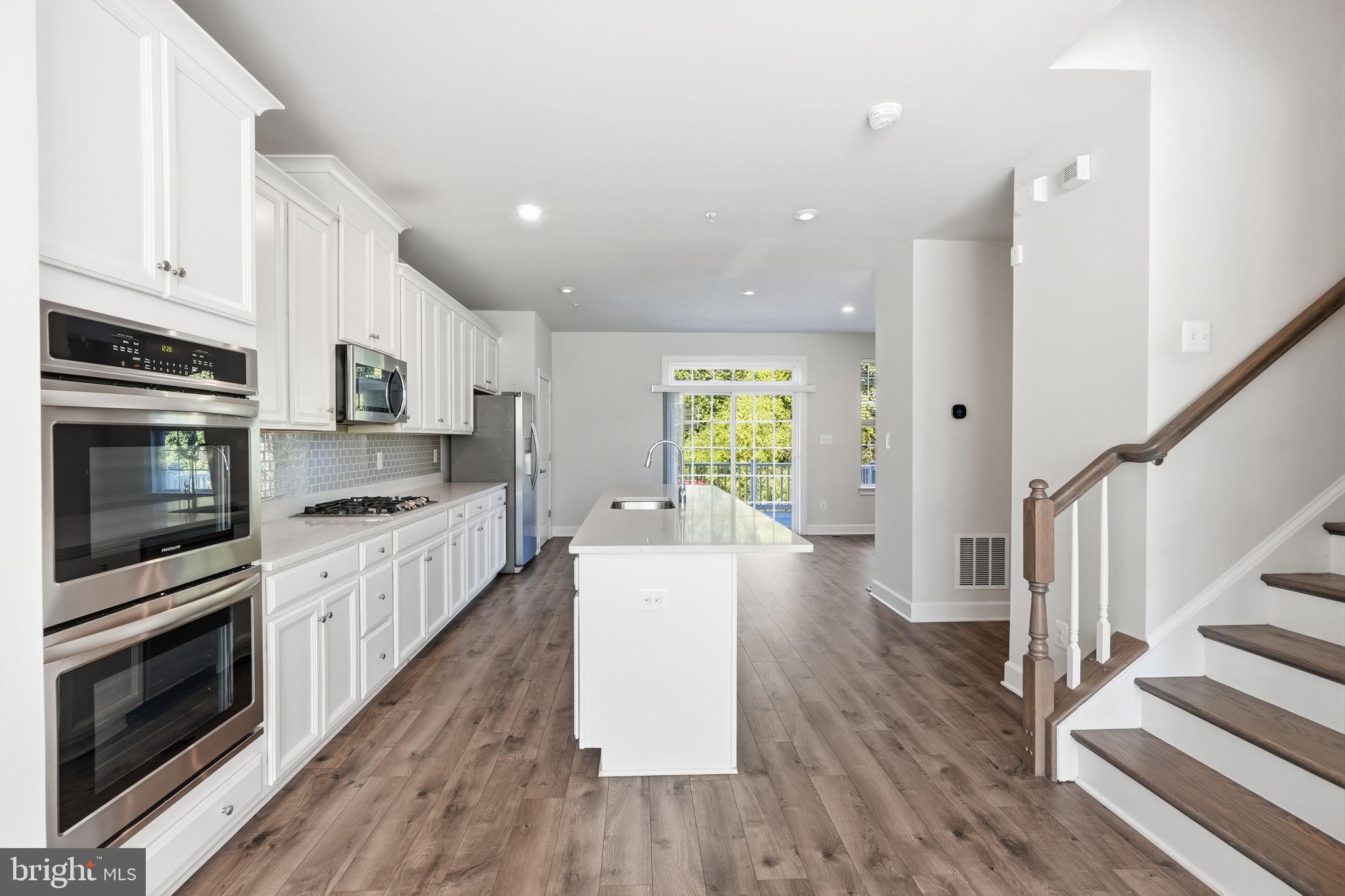 2715 GOLDEN GATE PLACE