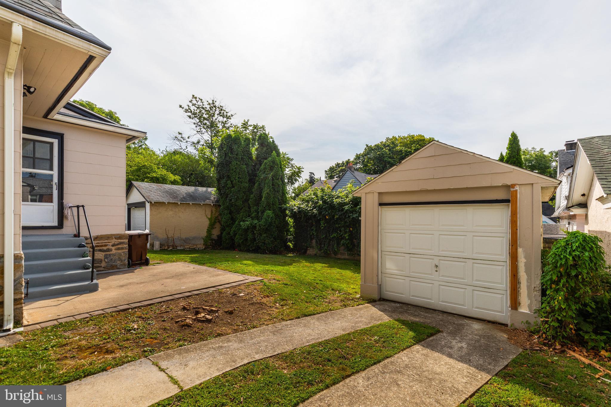 122 E PLUMSTEAD AVENUE