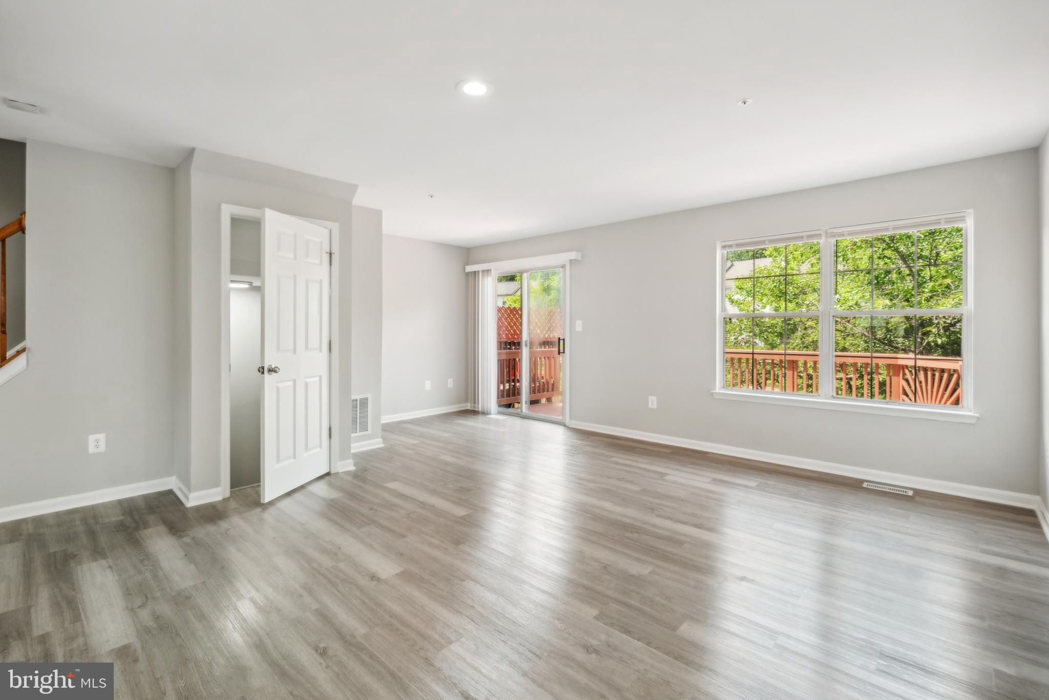 KINGS GRANT - Residential