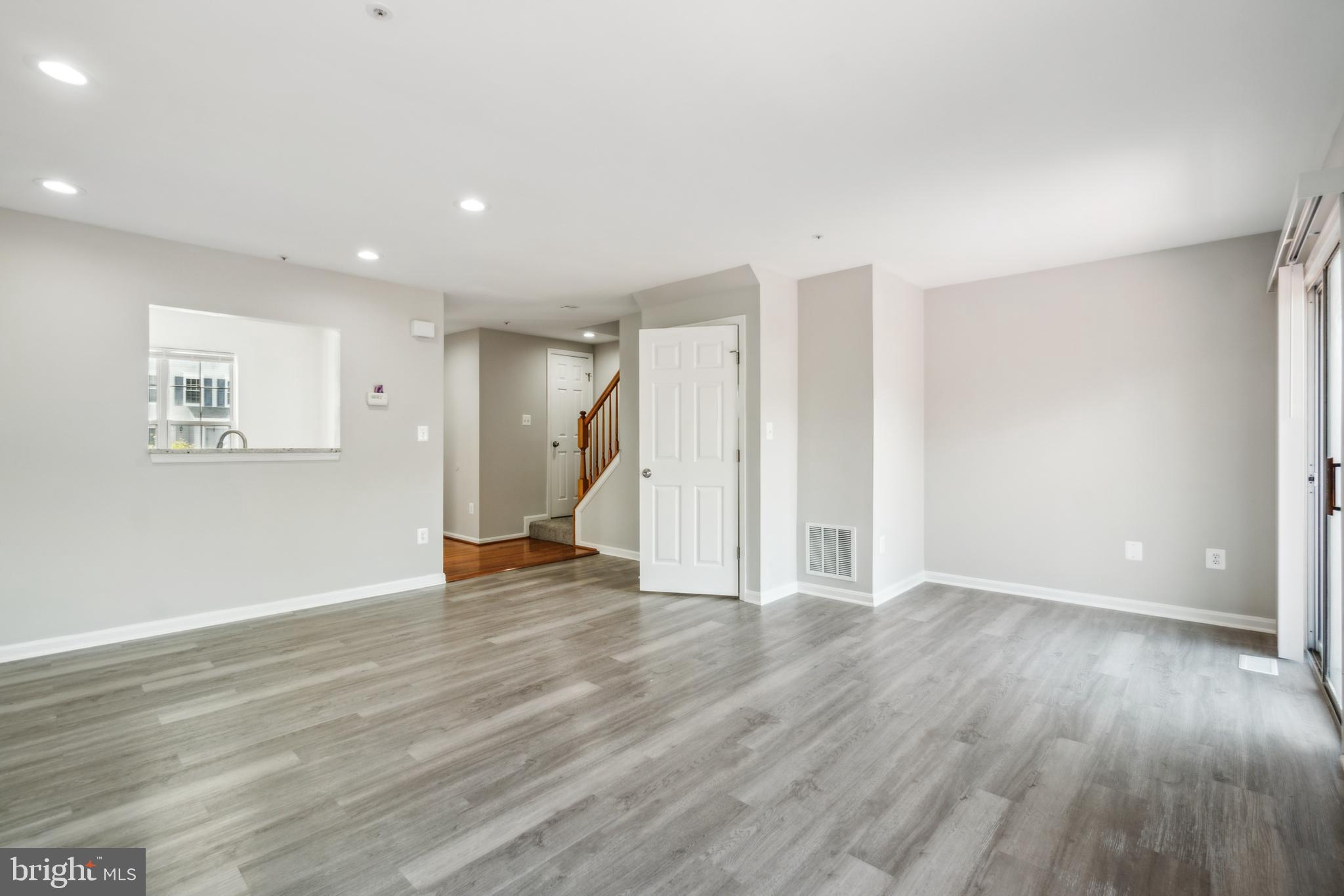 KINGS GRANT - Residential