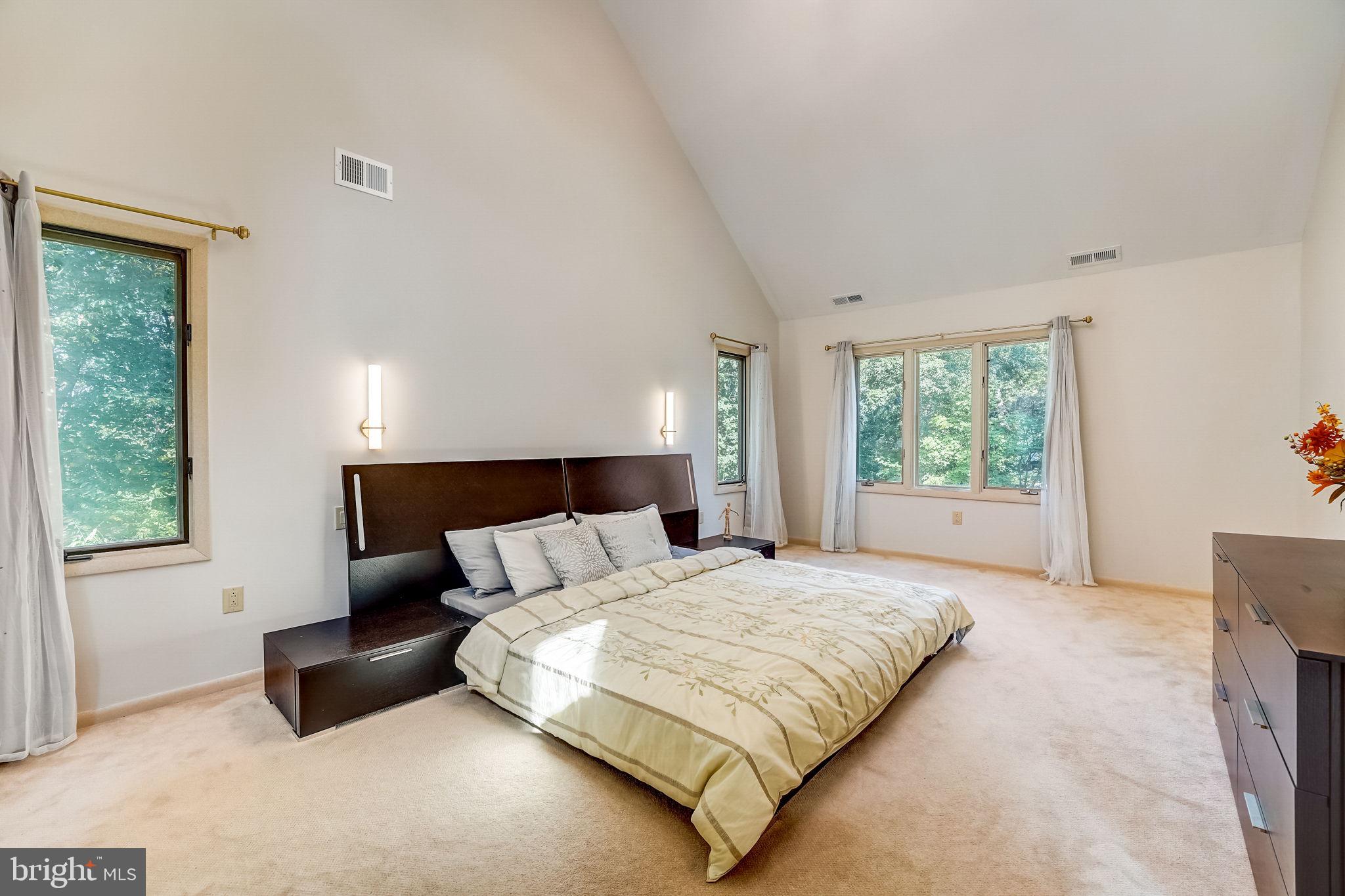 INDIAN CREEK - Residential