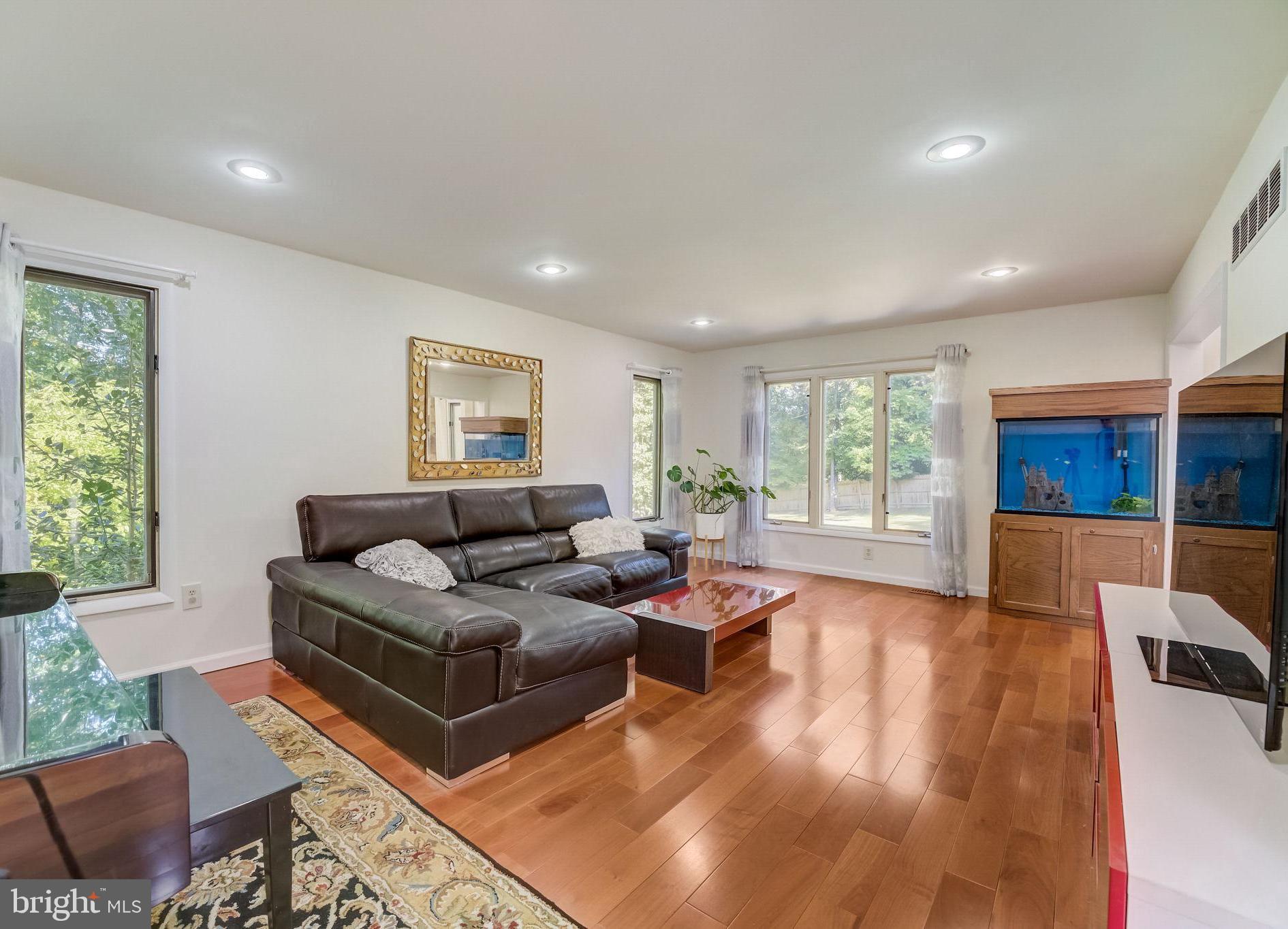 INDIAN CREEK - Residential