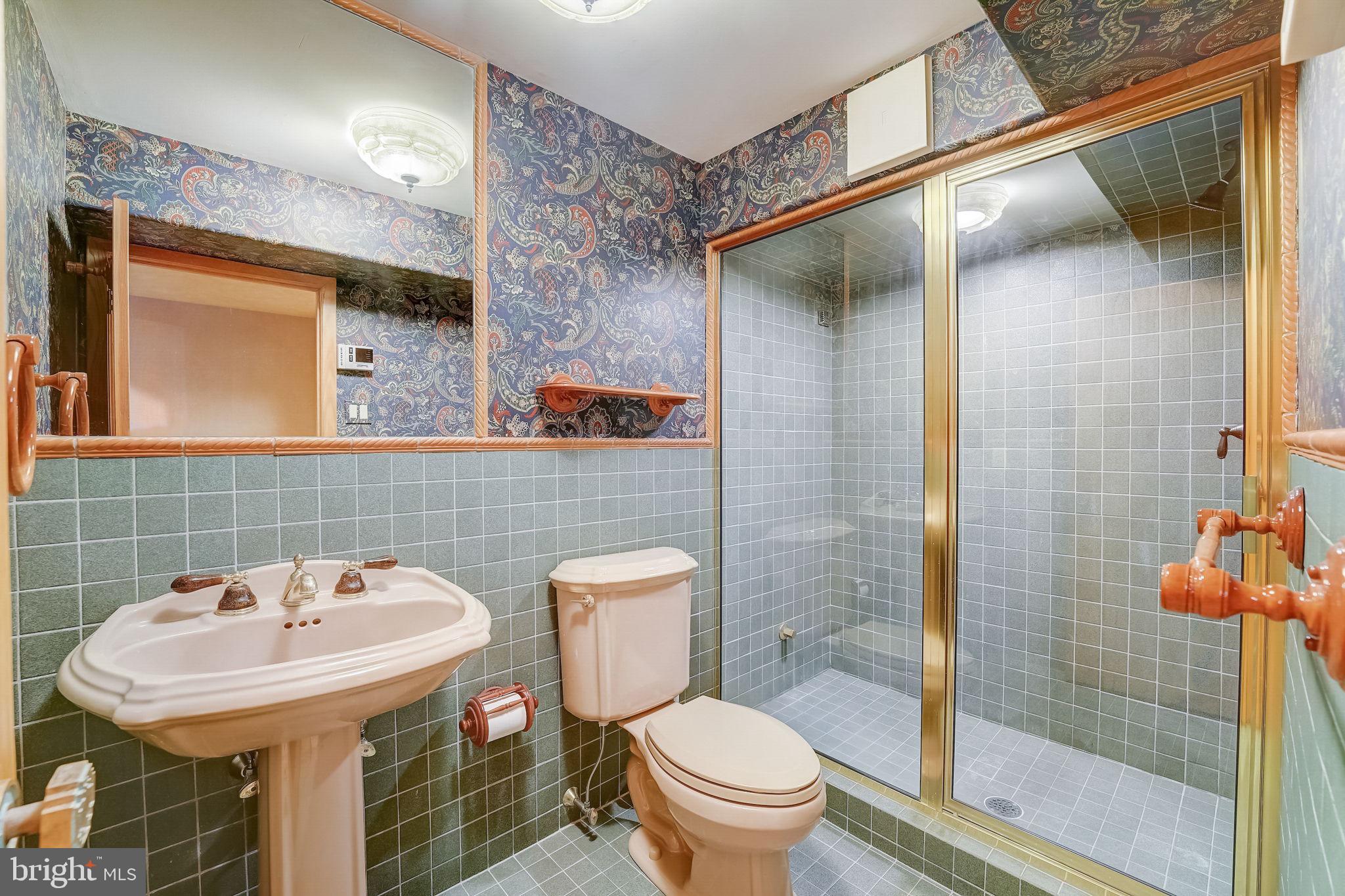 INDIAN CREEK - Residential