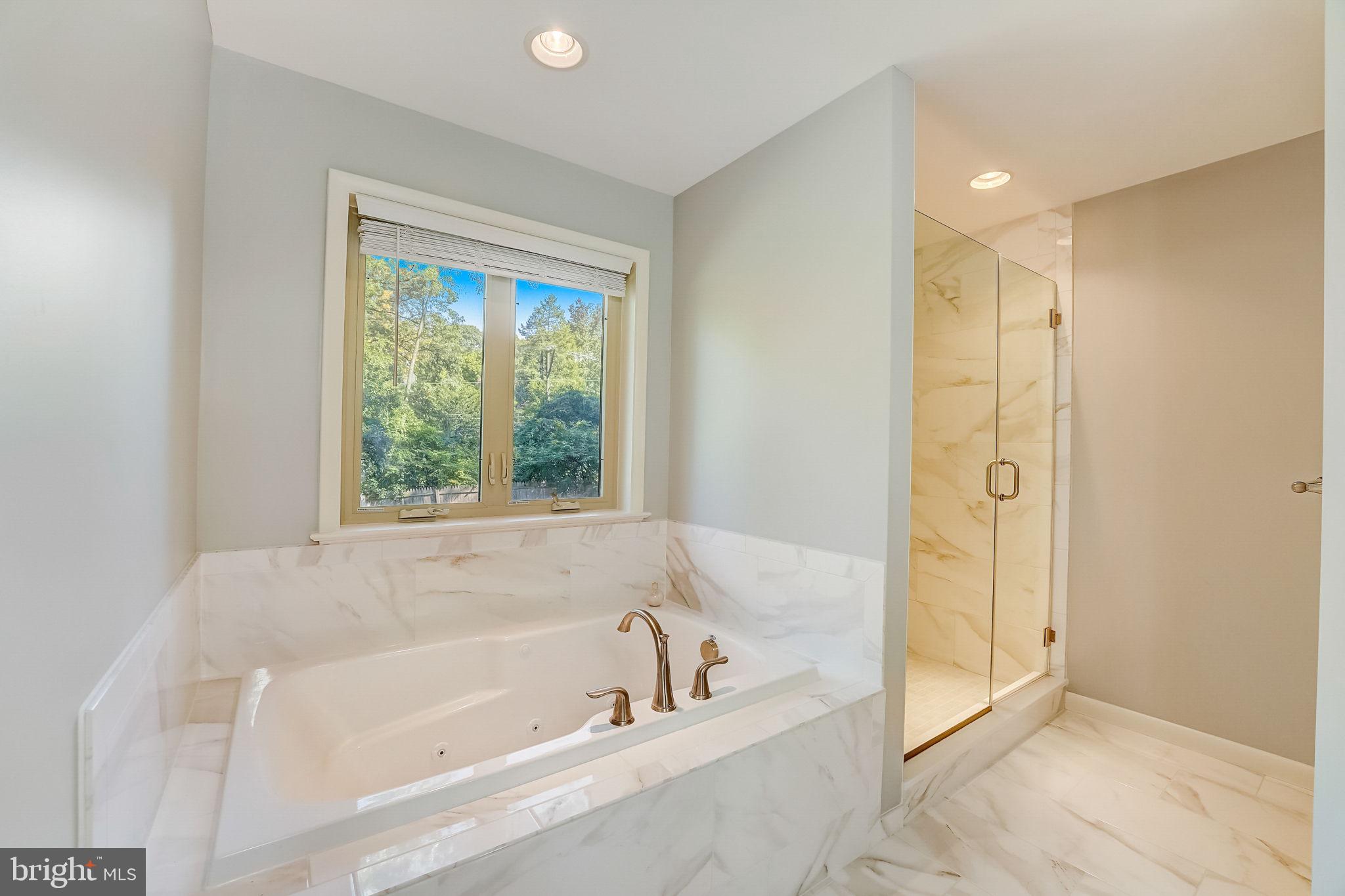 INDIAN CREEK - Residential