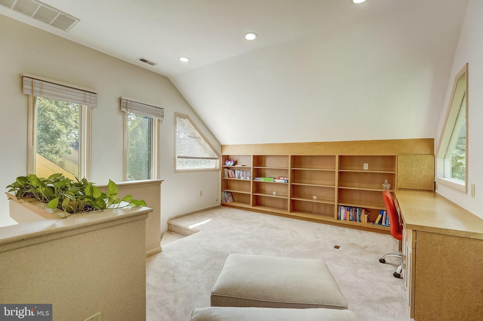 INDIAN CREEK - Residential