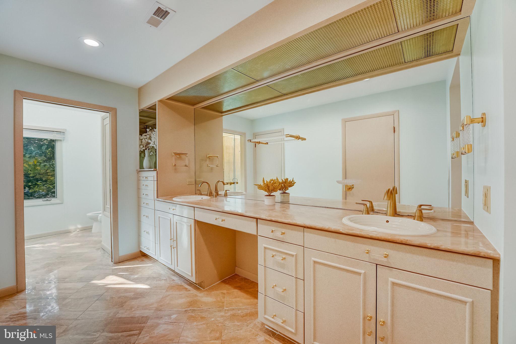 INDIAN CREEK - Residential