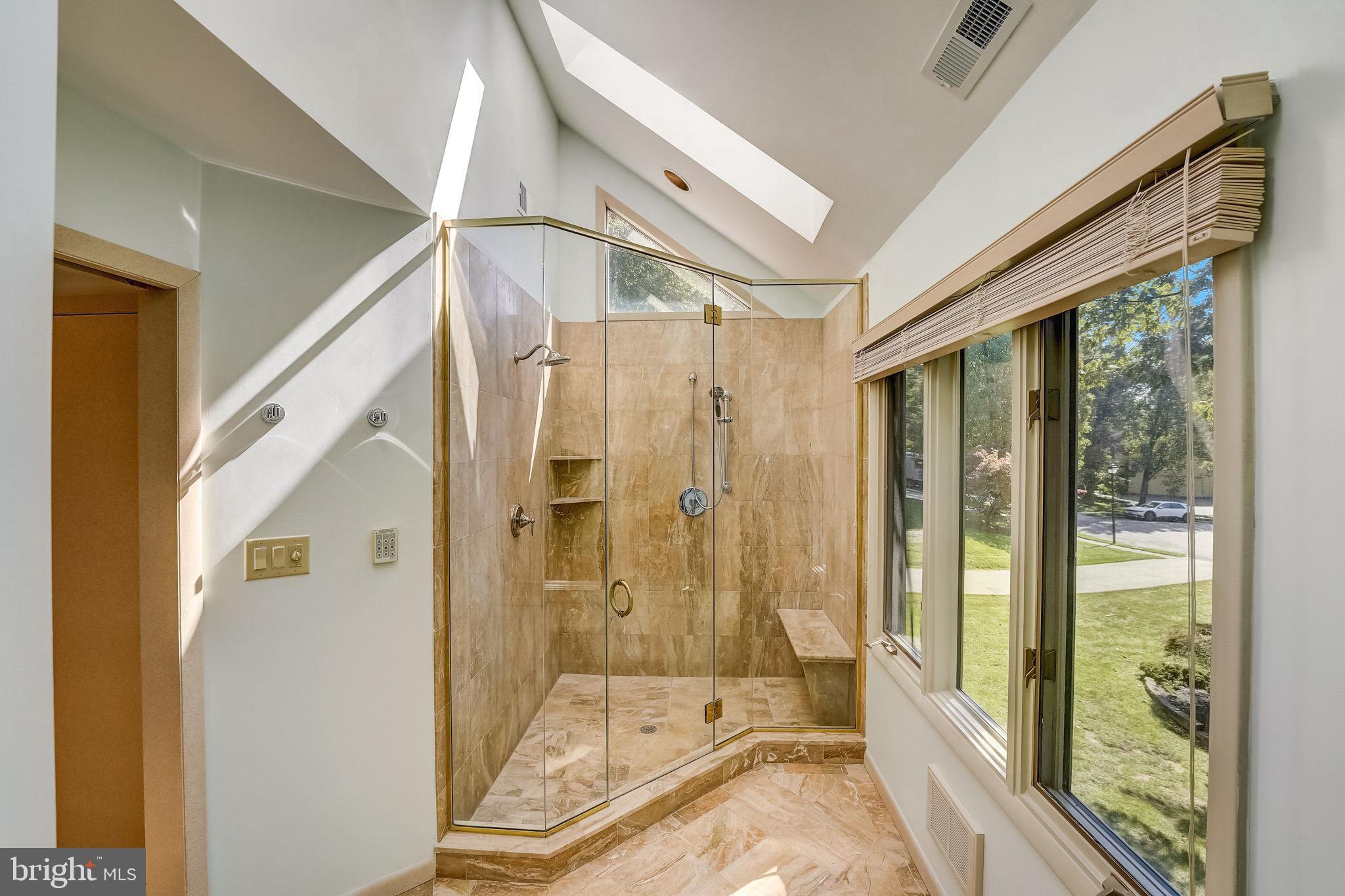 INDIAN CREEK - Residential