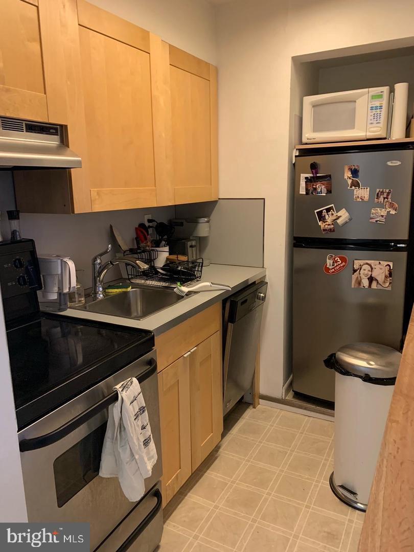 QUEEN VILLAGE - Residential Income