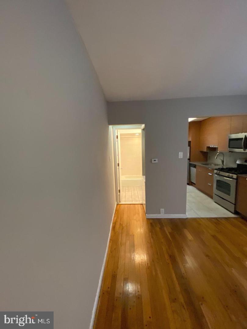 QUEEN VILLAGE - Residential Income