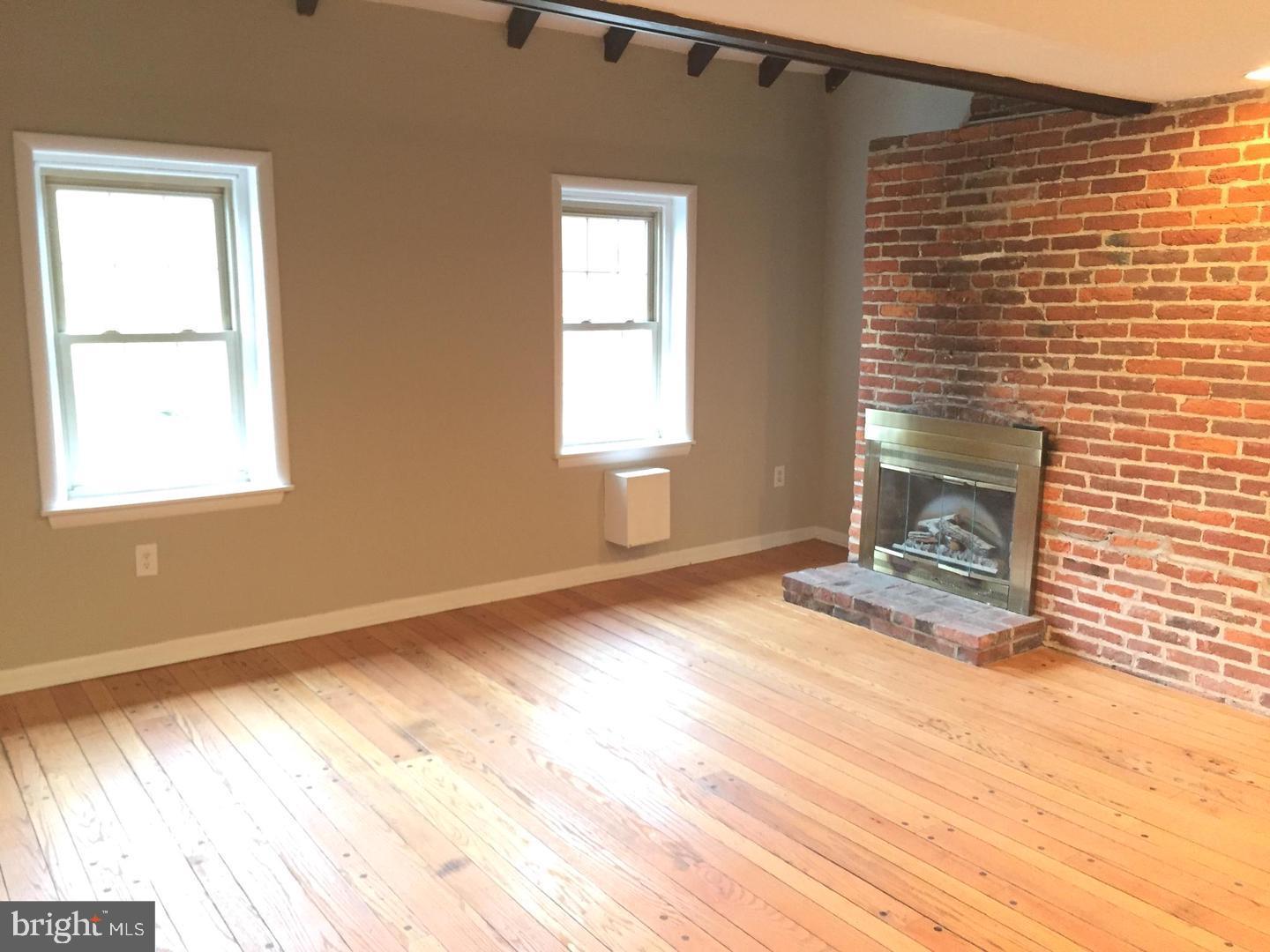 QUEEN VILLAGE - Residential Income