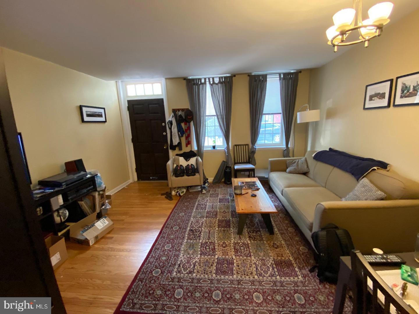 QUEEN VILLAGE - Residential Income