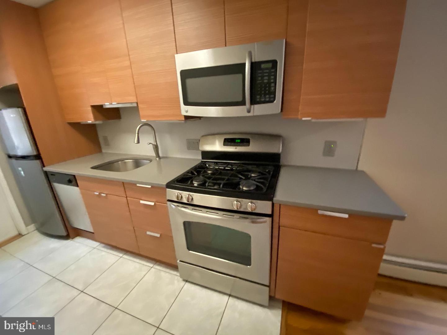 QUEEN VILLAGE - Residential Income