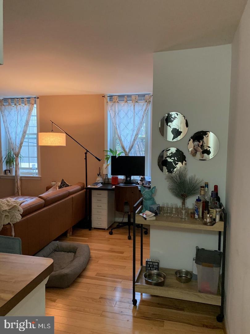 QUEEN VILLAGE - Residential Income