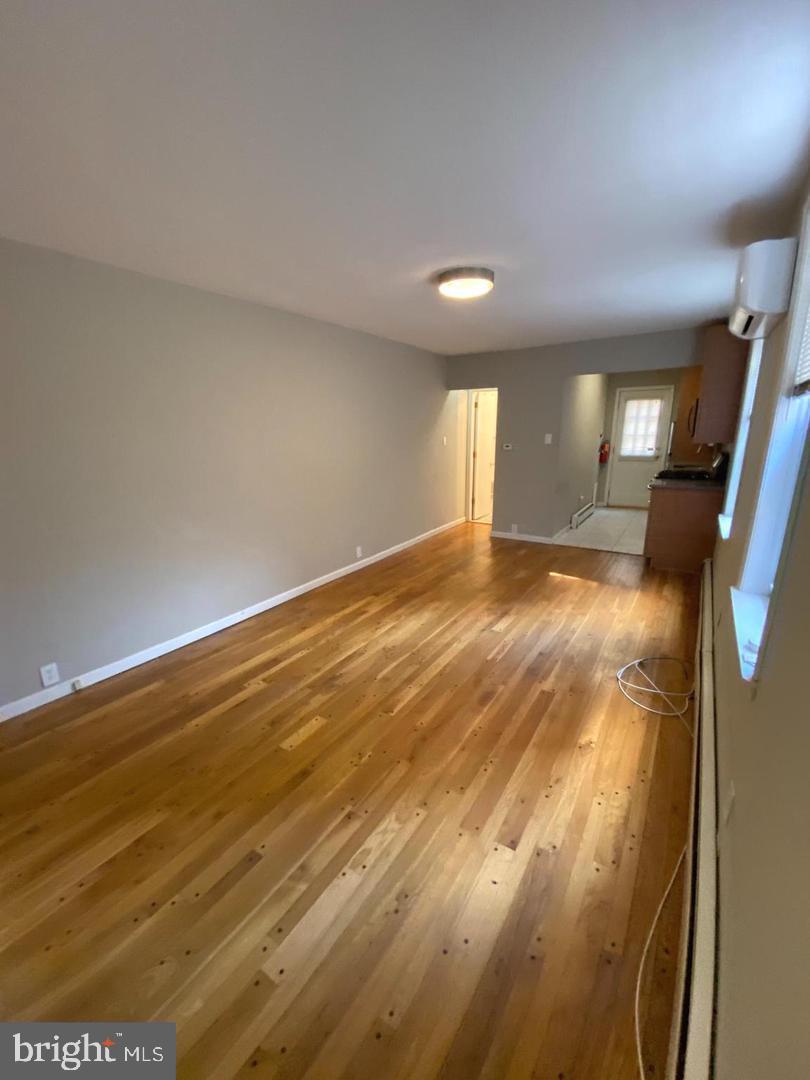 QUEEN VILLAGE - Residential Income