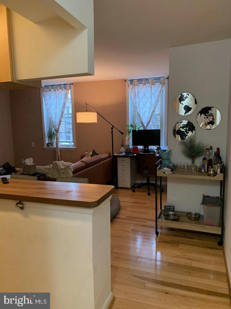 QUEEN VILLAGE - Residential Income