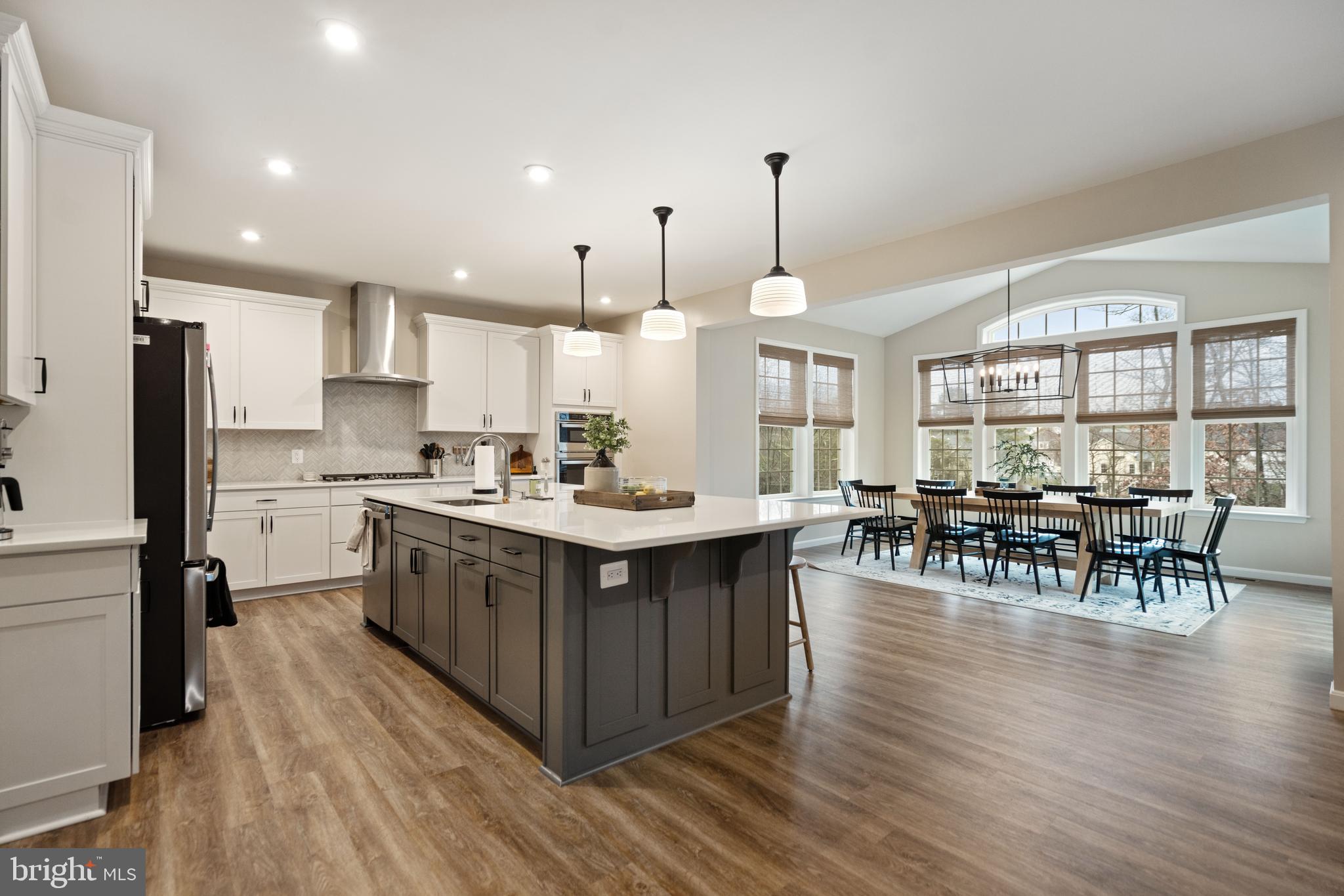 ABRAMS POINTE - Residential