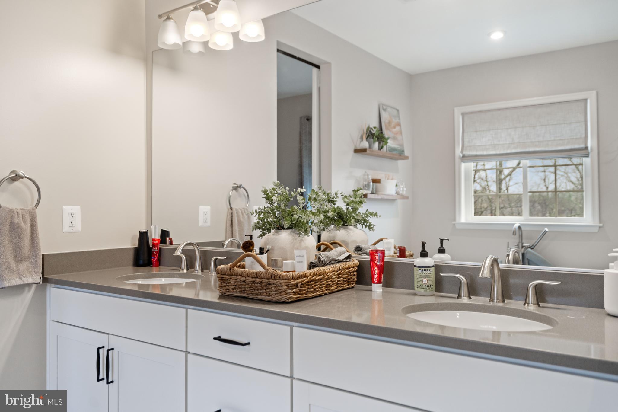 ABRAMS POINTE - Residential