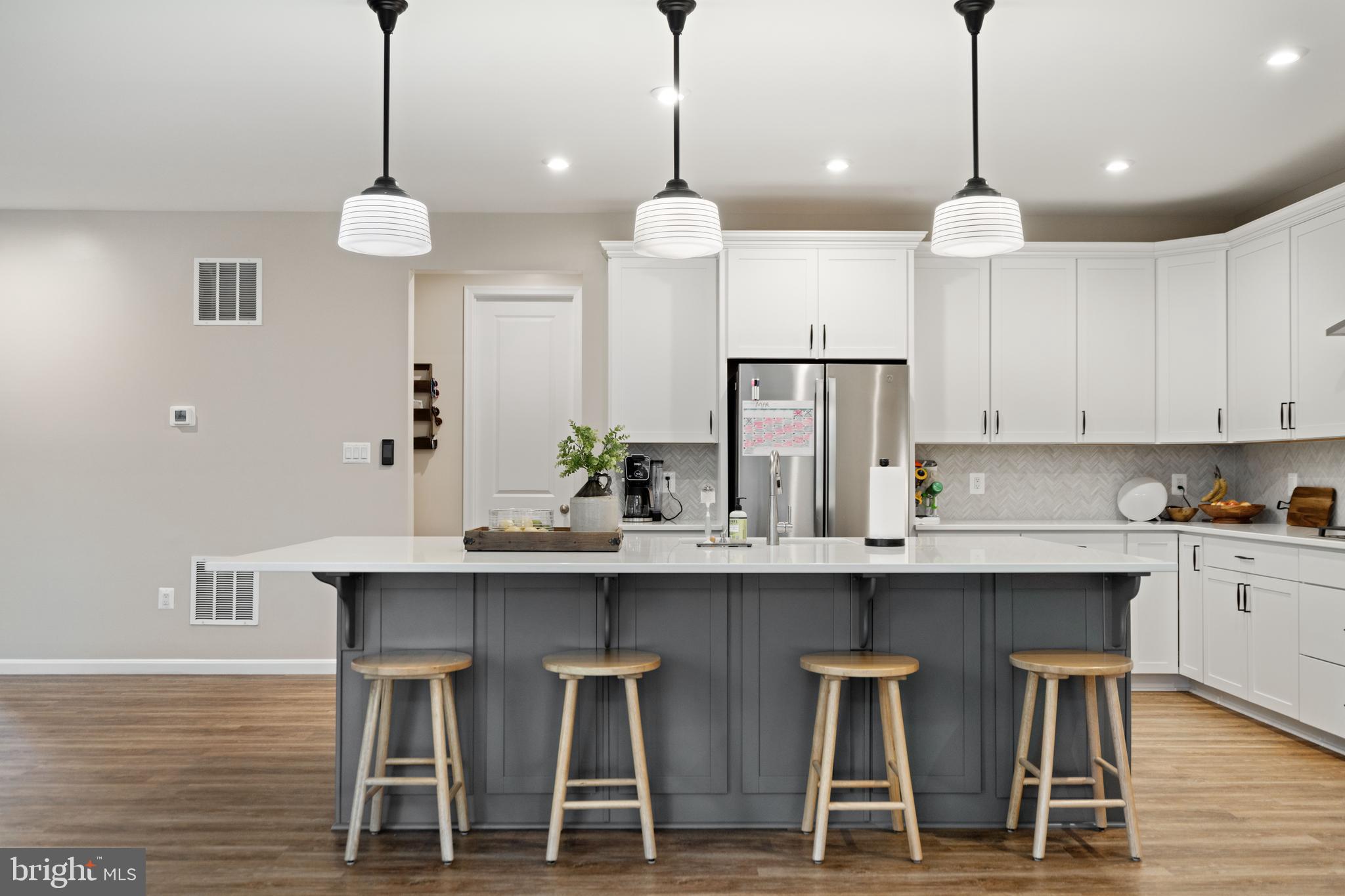 ABRAMS POINTE - Residential