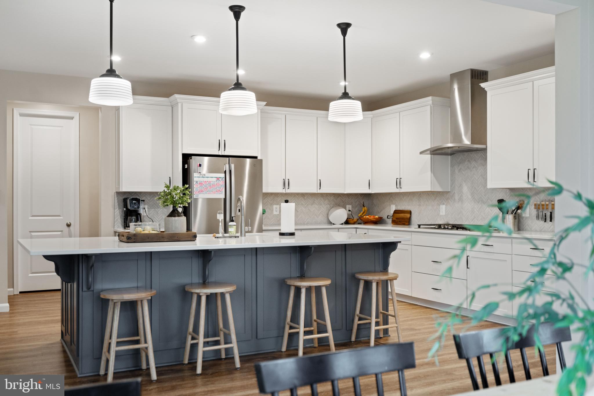 ABRAMS POINTE - Residential