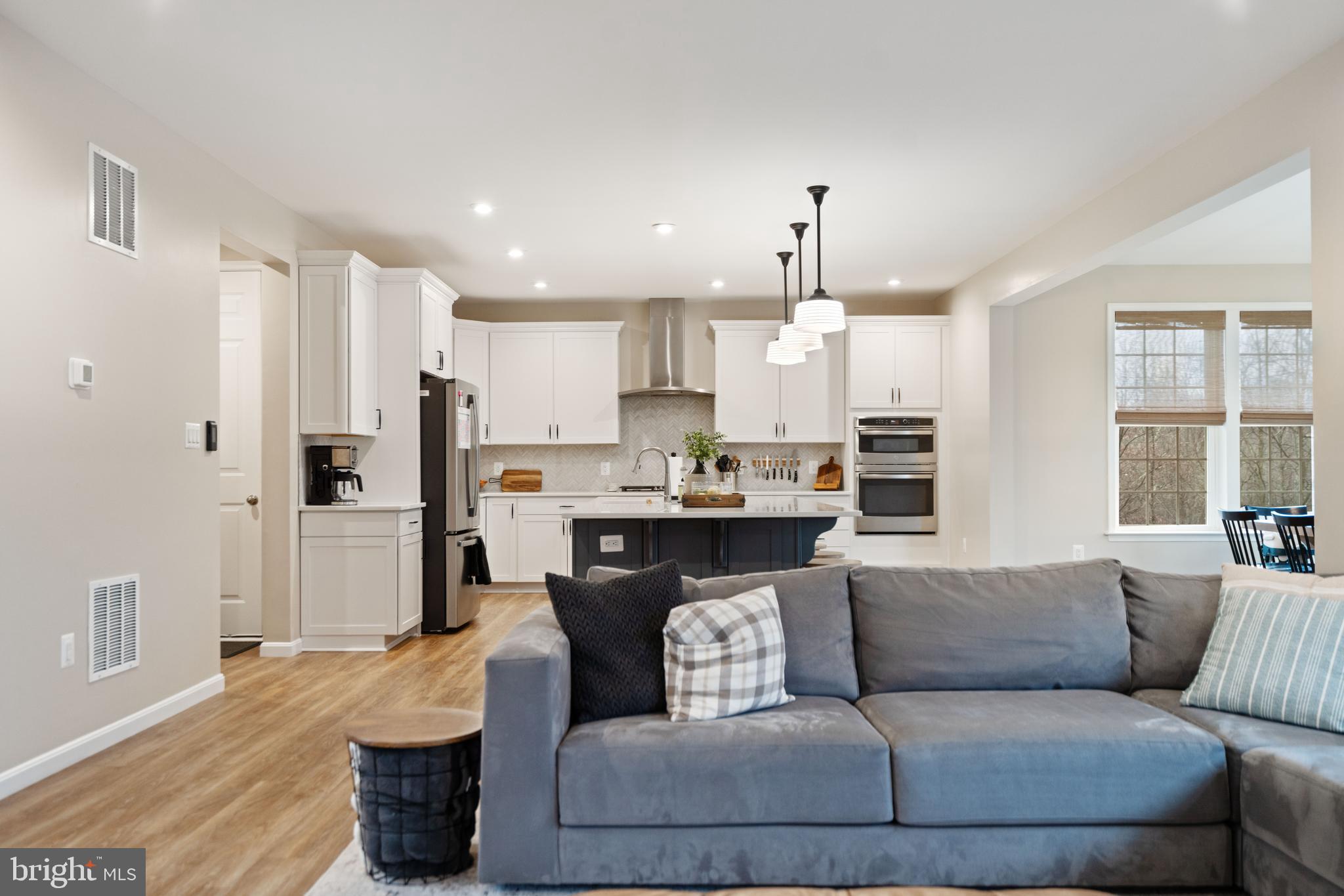 ABRAMS POINTE - Residential