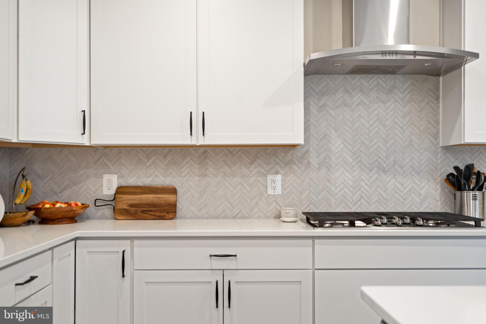 ABRAMS POINTE - Residential