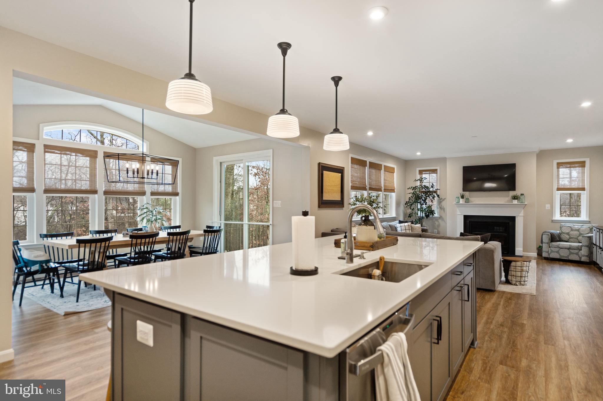 ABRAMS POINTE - Residential