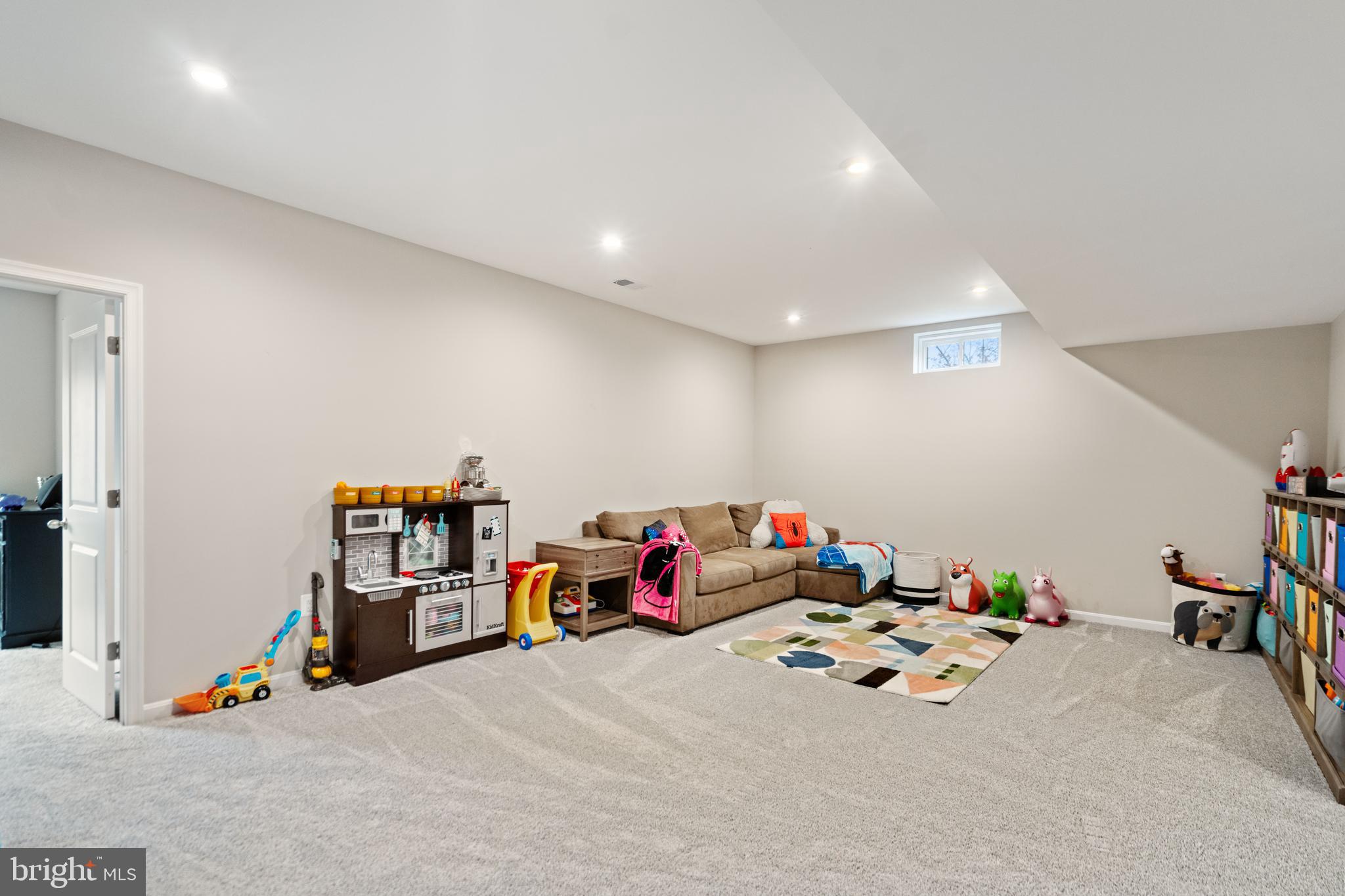 ABRAMS POINTE - Residential