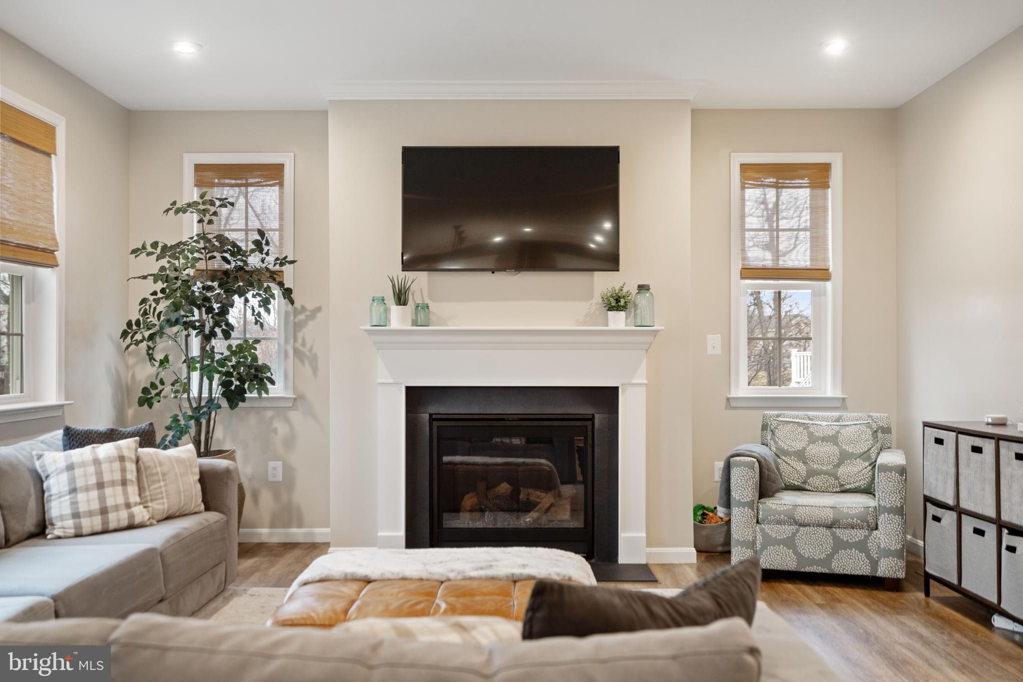 ABRAMS POINTE - Residential