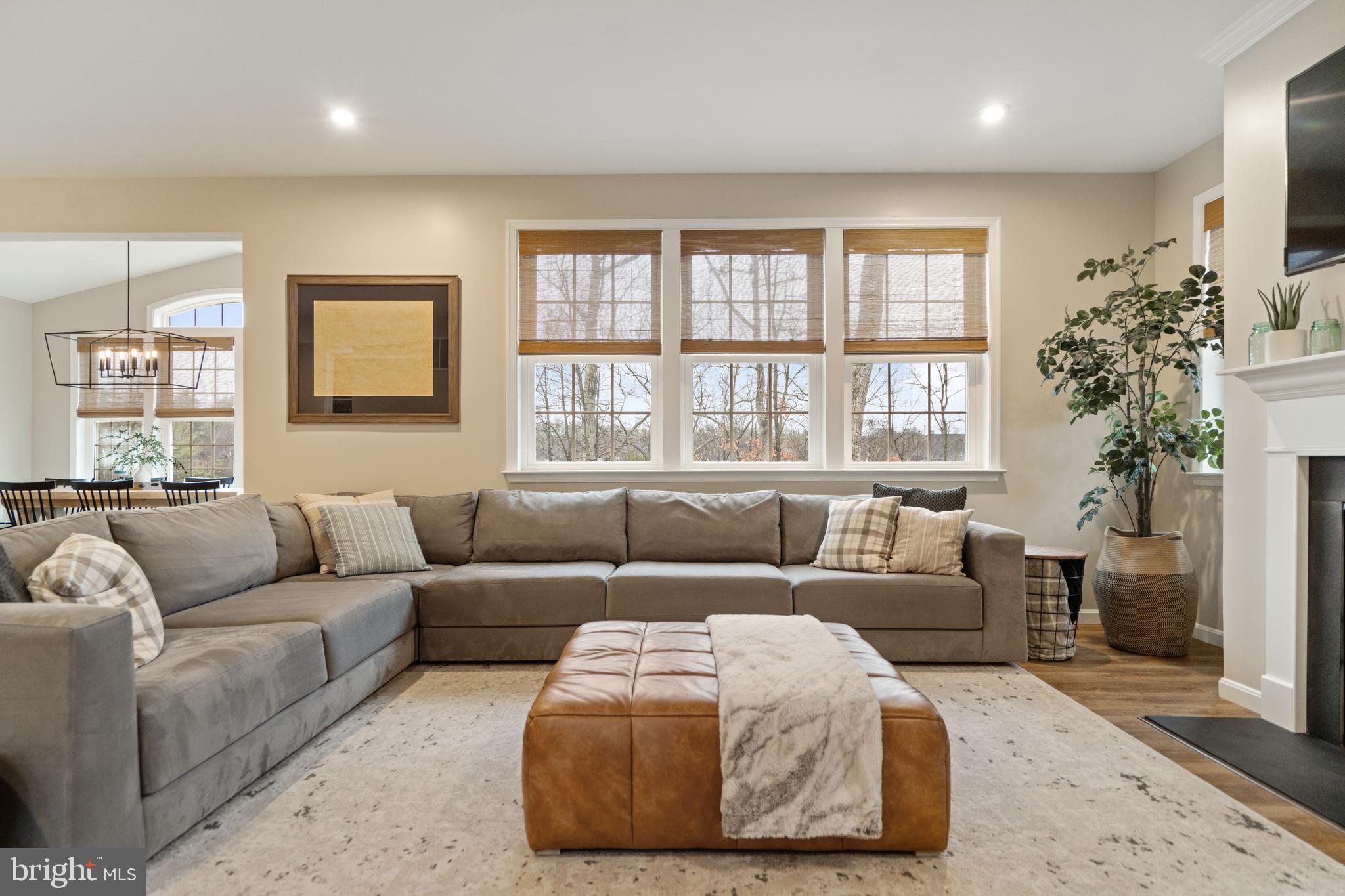 ABRAMS POINTE - Residential