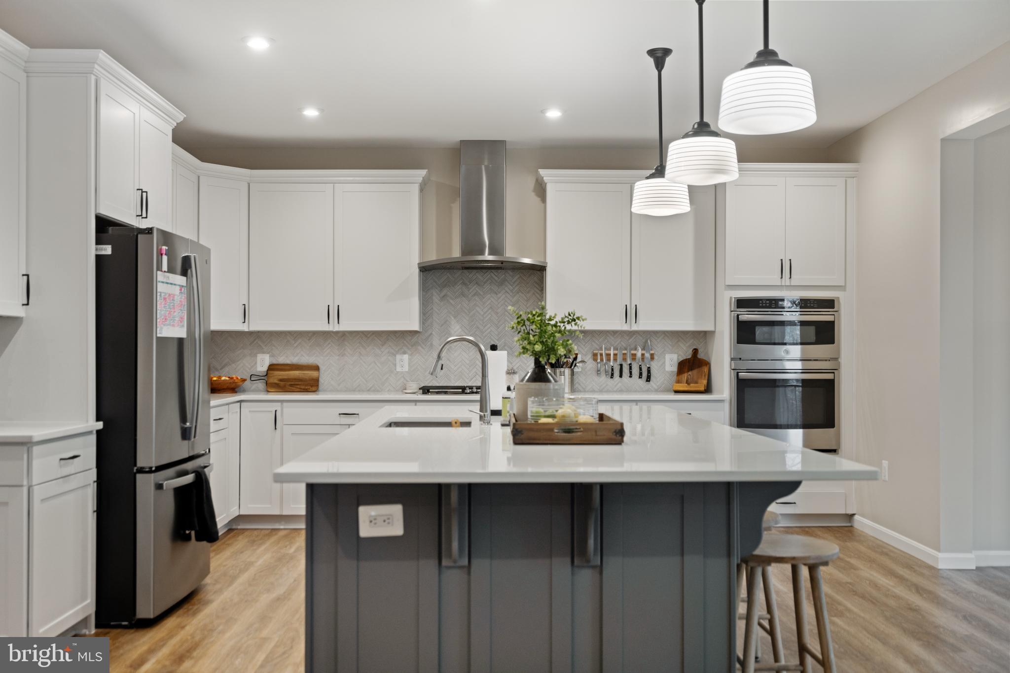 ABRAMS POINTE - Residential