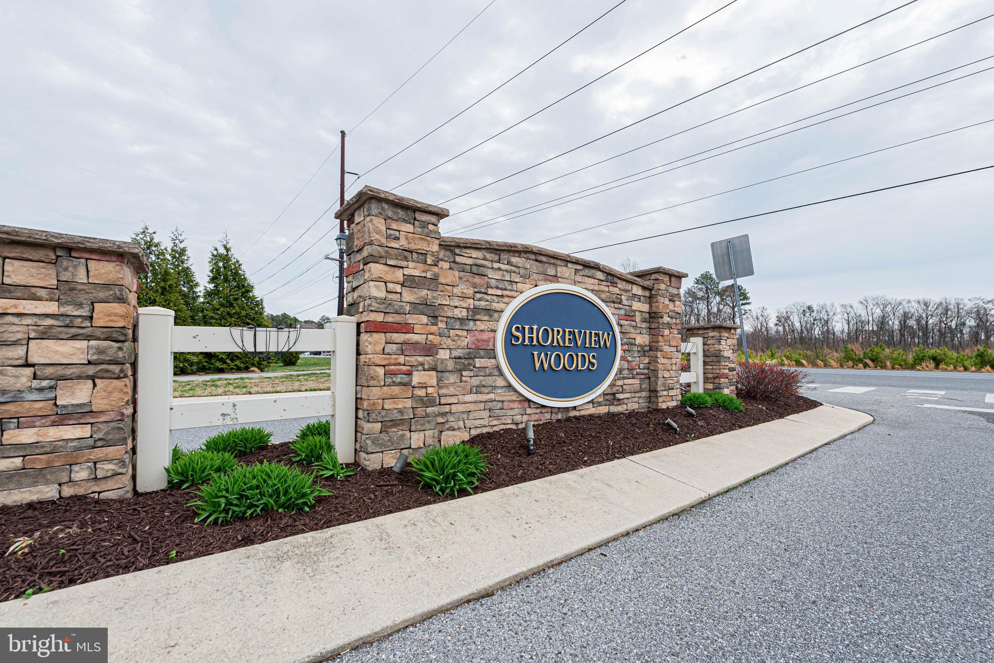 SHOREVIEW WOODS - Residential