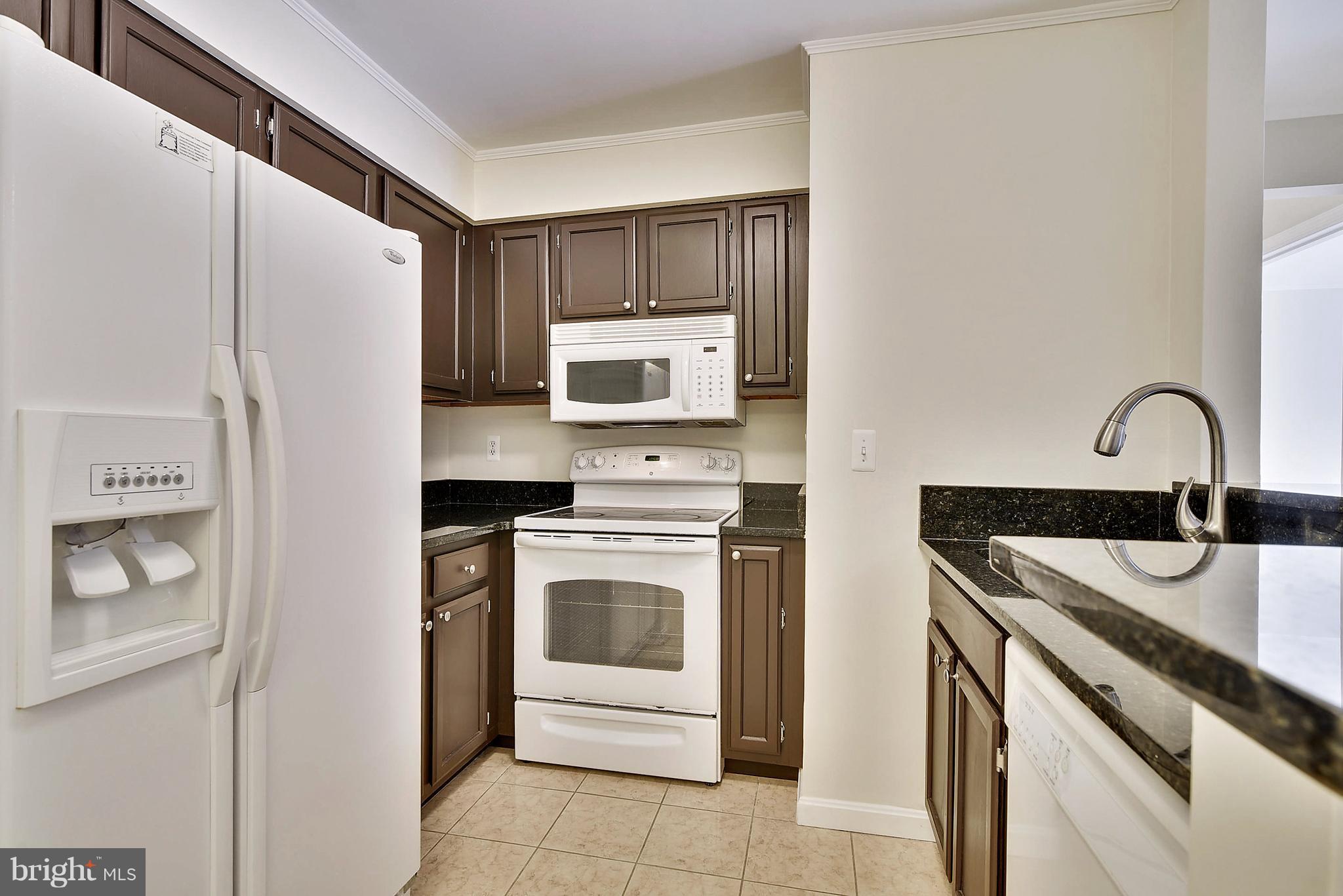 VICTORIA CROSSINGS AT MANCHESTER LAKES - Residential Lease